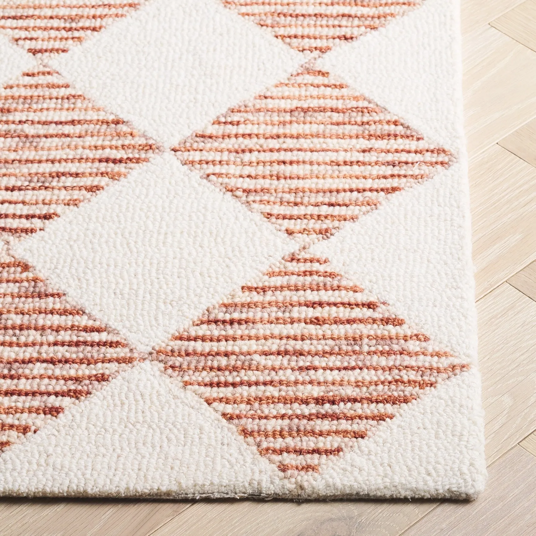 SAFAVIEH Handmade Ebony Edita Modern & Contemporary Wool Rug