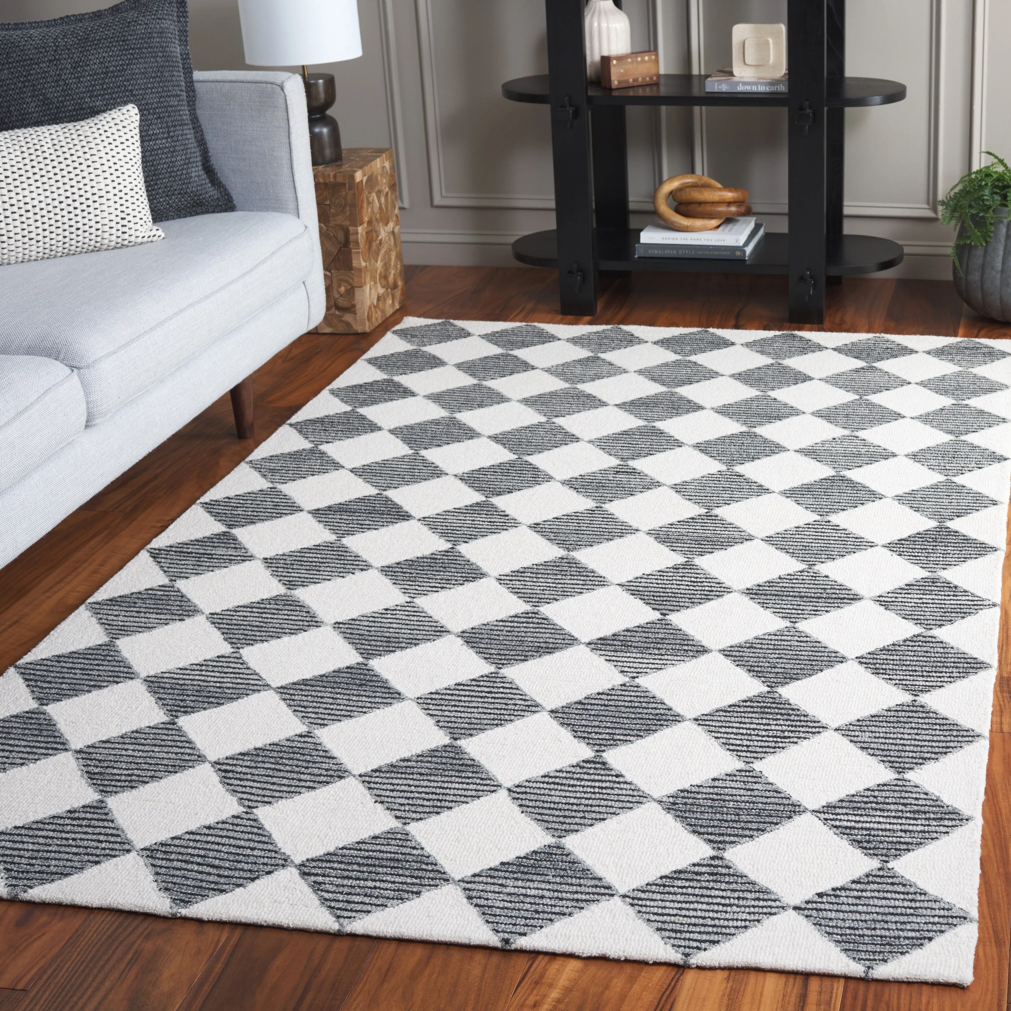 SAFAVIEH Handmade Ebony Edita Modern & Contemporary Wool Rug