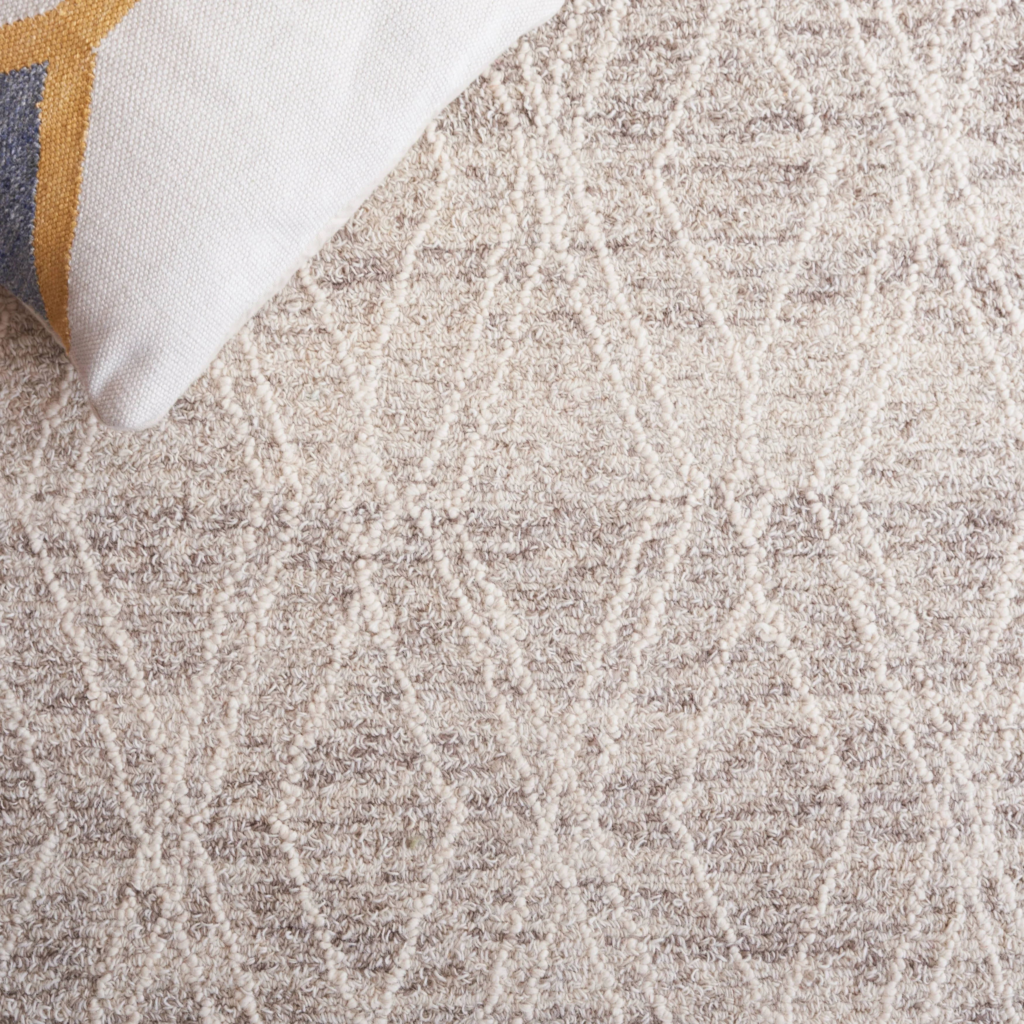 SAFAVIEH Handmade Ebony Emiliyana Contemporary Wool Rug