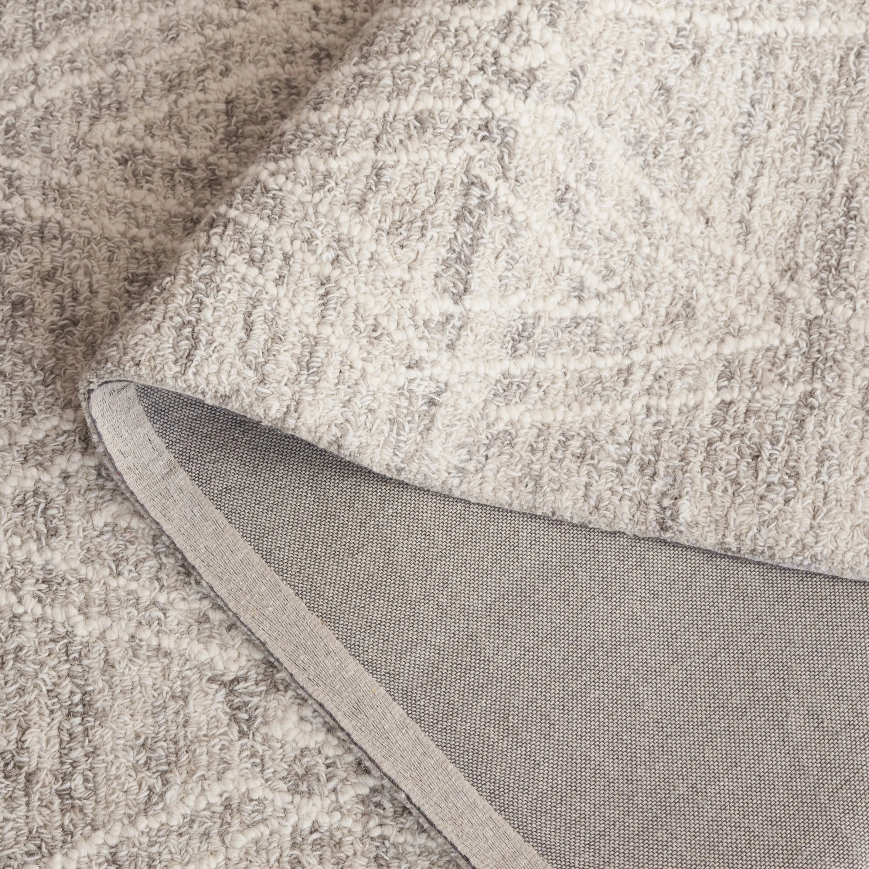 SAFAVIEH Handmade Ebony Emiliyana Contemporary Wool Rug