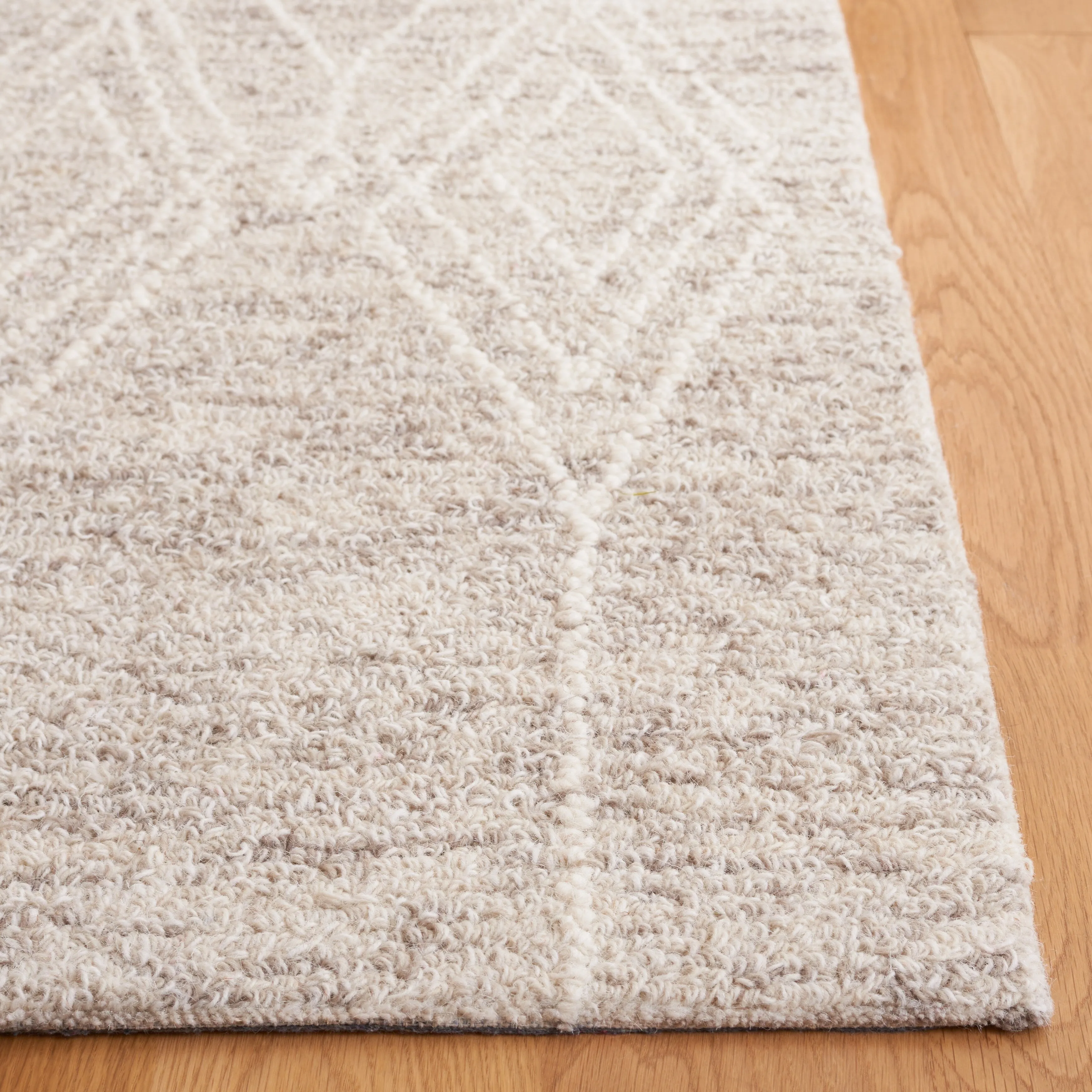 SAFAVIEH Handmade Ebony Emiliyana Contemporary Wool Rug