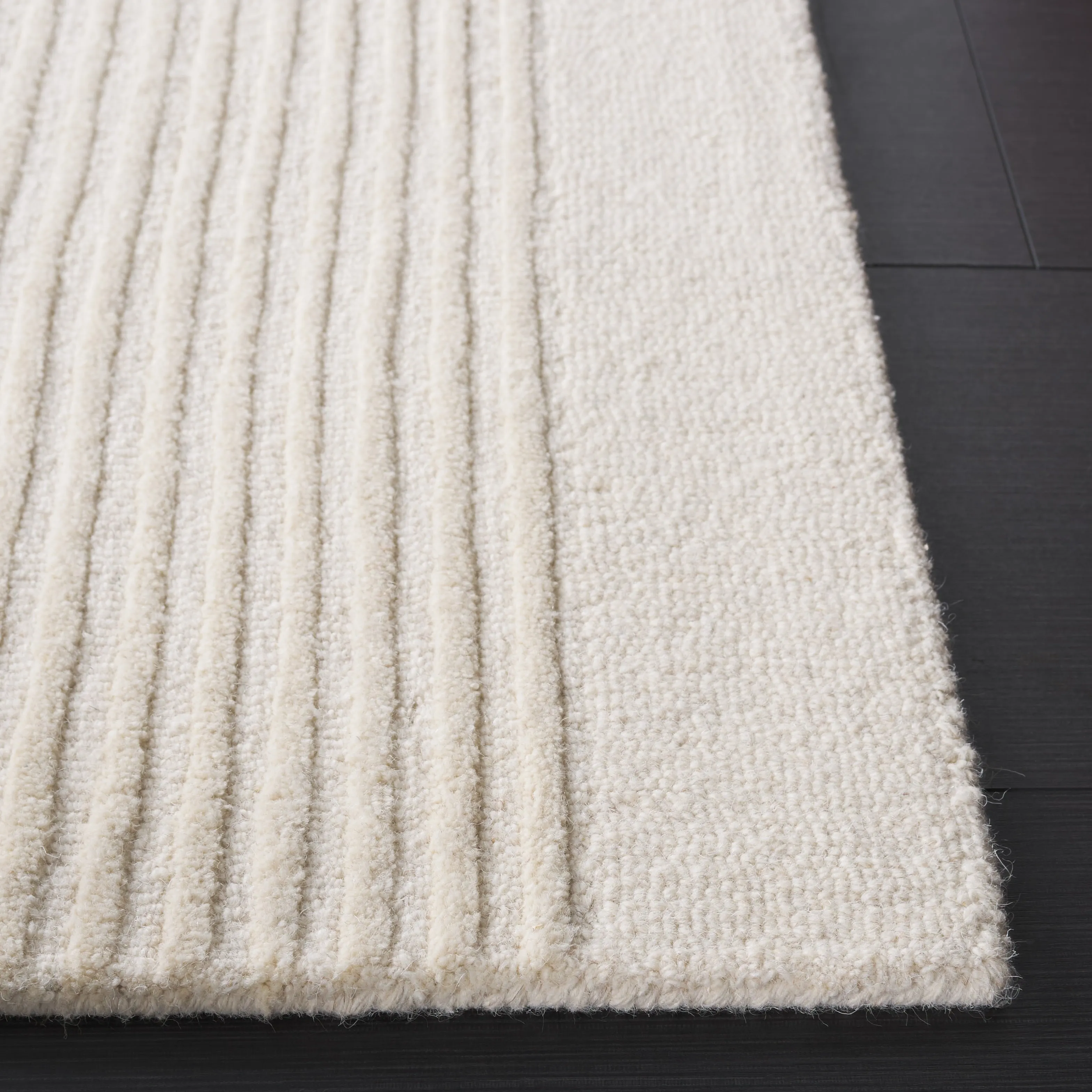 SAFAVIEH Handmade Ebony Evrim Modern & Contemporary Wool Rug