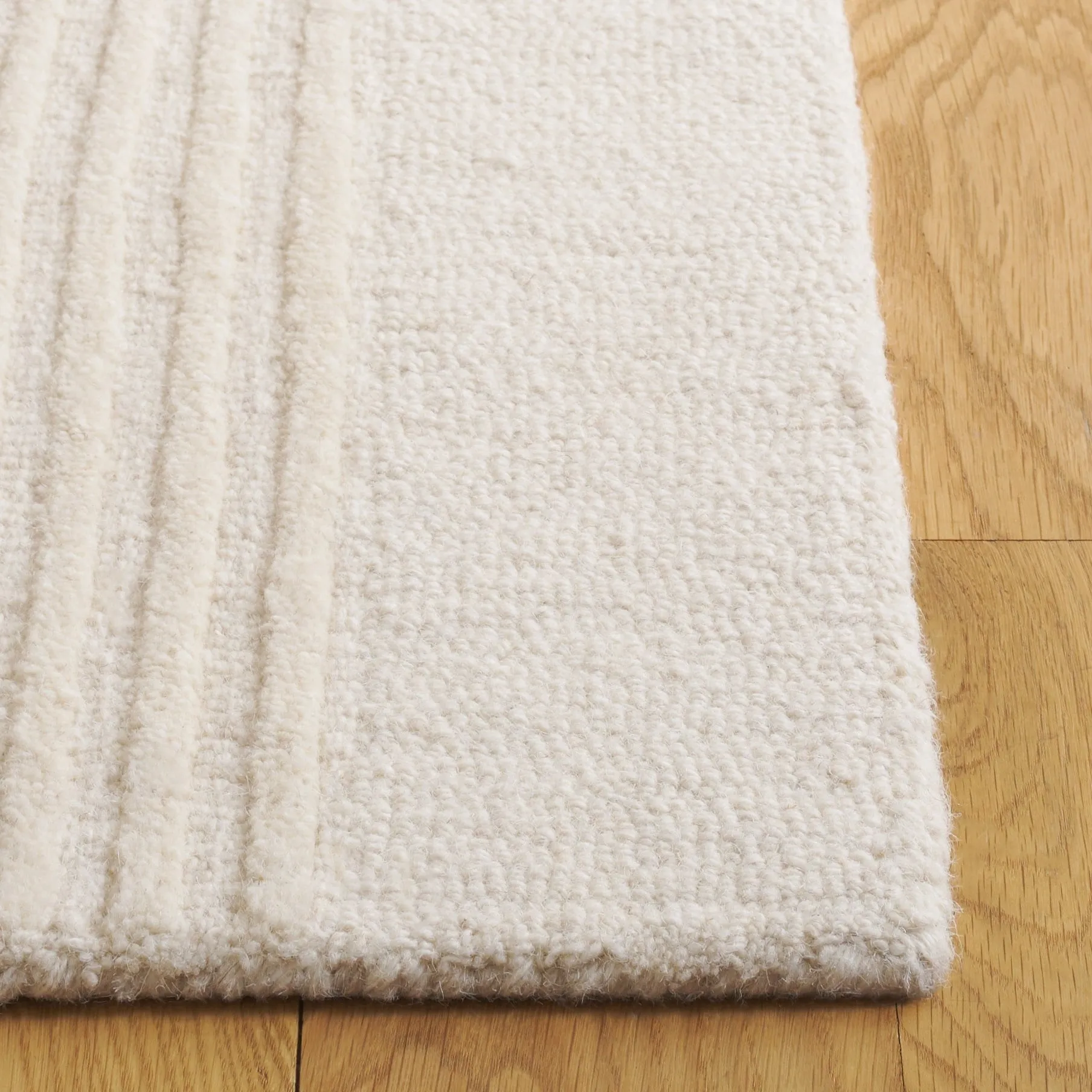 SAFAVIEH Handmade Ebony Evrim Modern & Contemporary Wool Rug