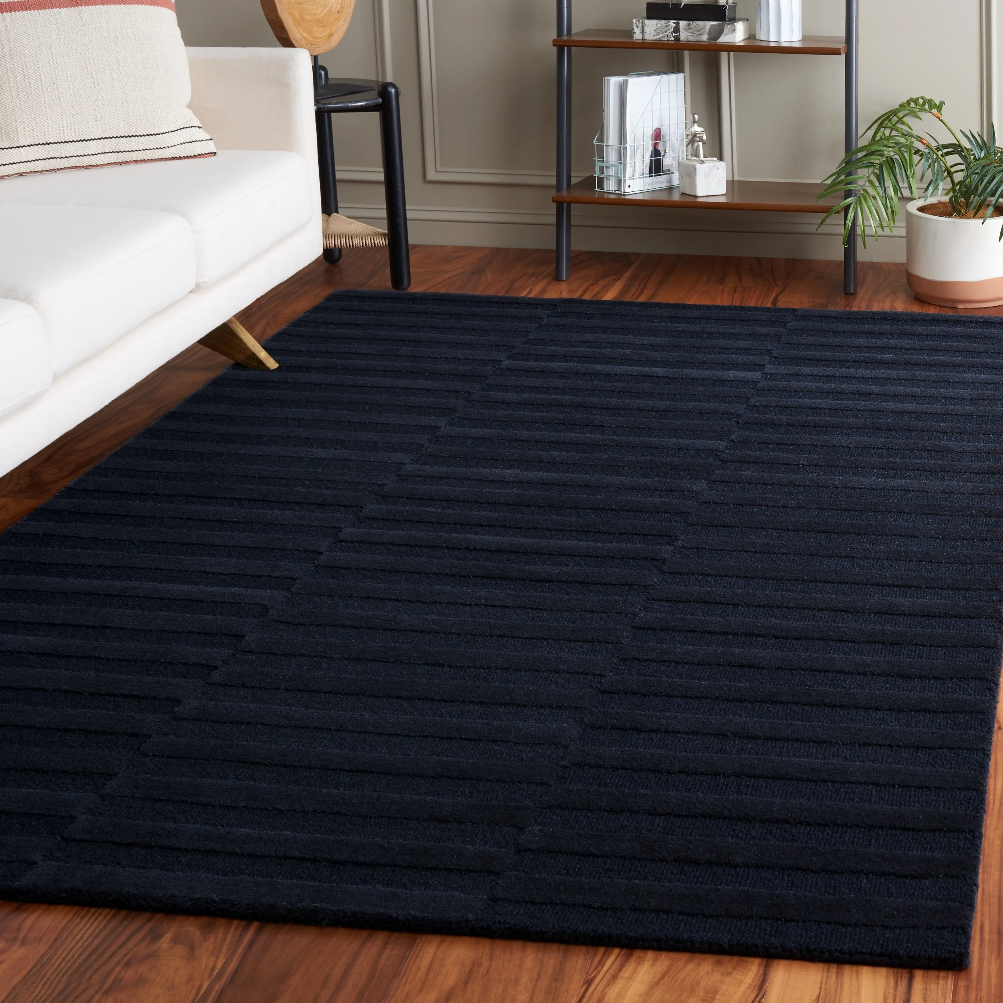 SAFAVIEH Handmade Ebony Floortje Contemporary Wool Rug
