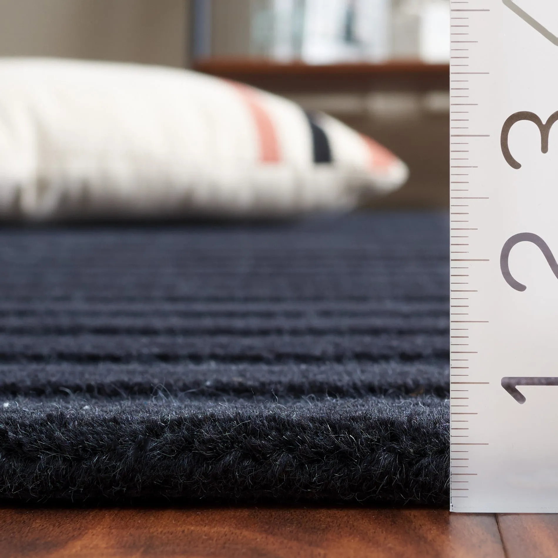 SAFAVIEH Handmade Ebony Floortje Contemporary Wool Rug