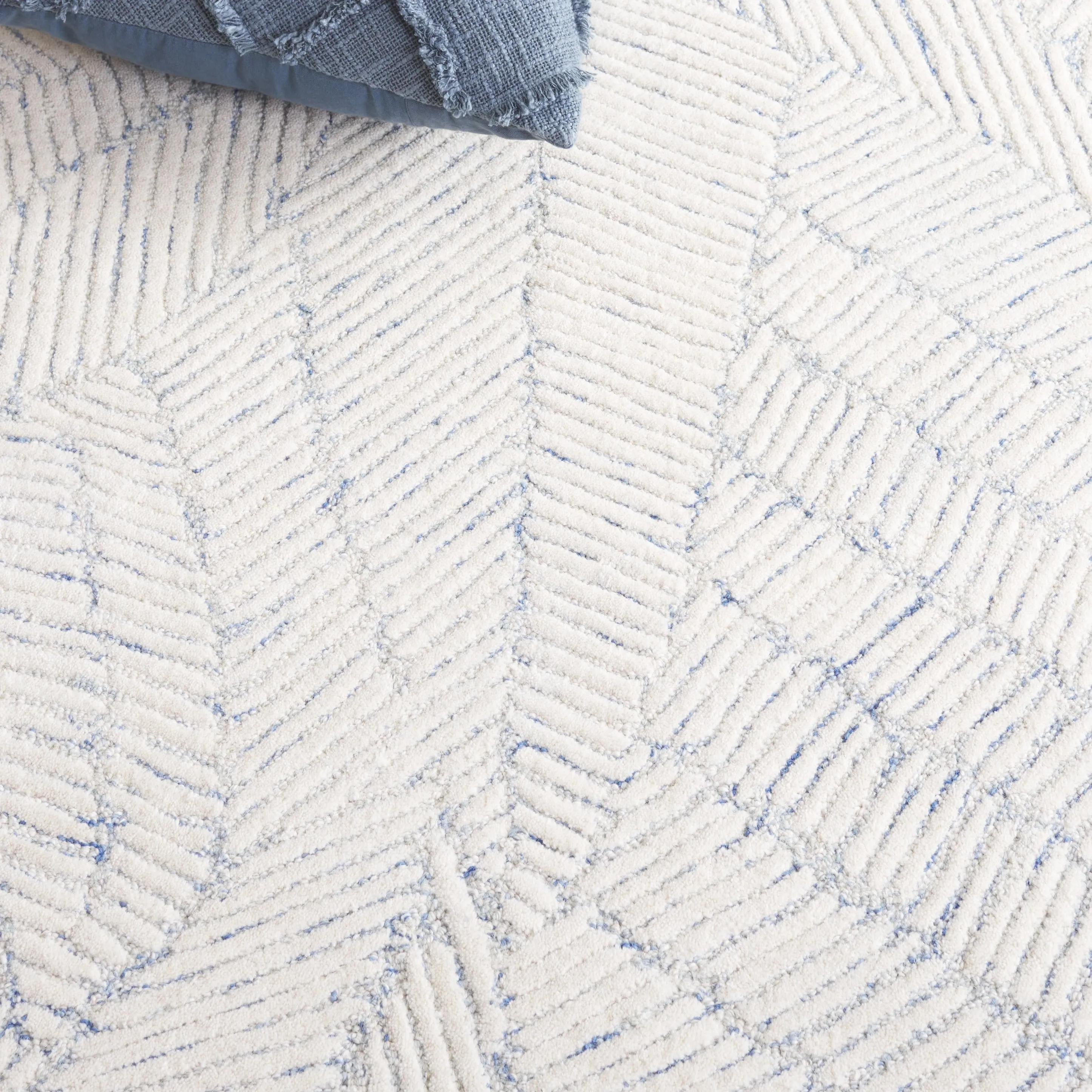 SAFAVIEH Handmade Ebony Jevdokija Modern & Contemporary Wool Rug