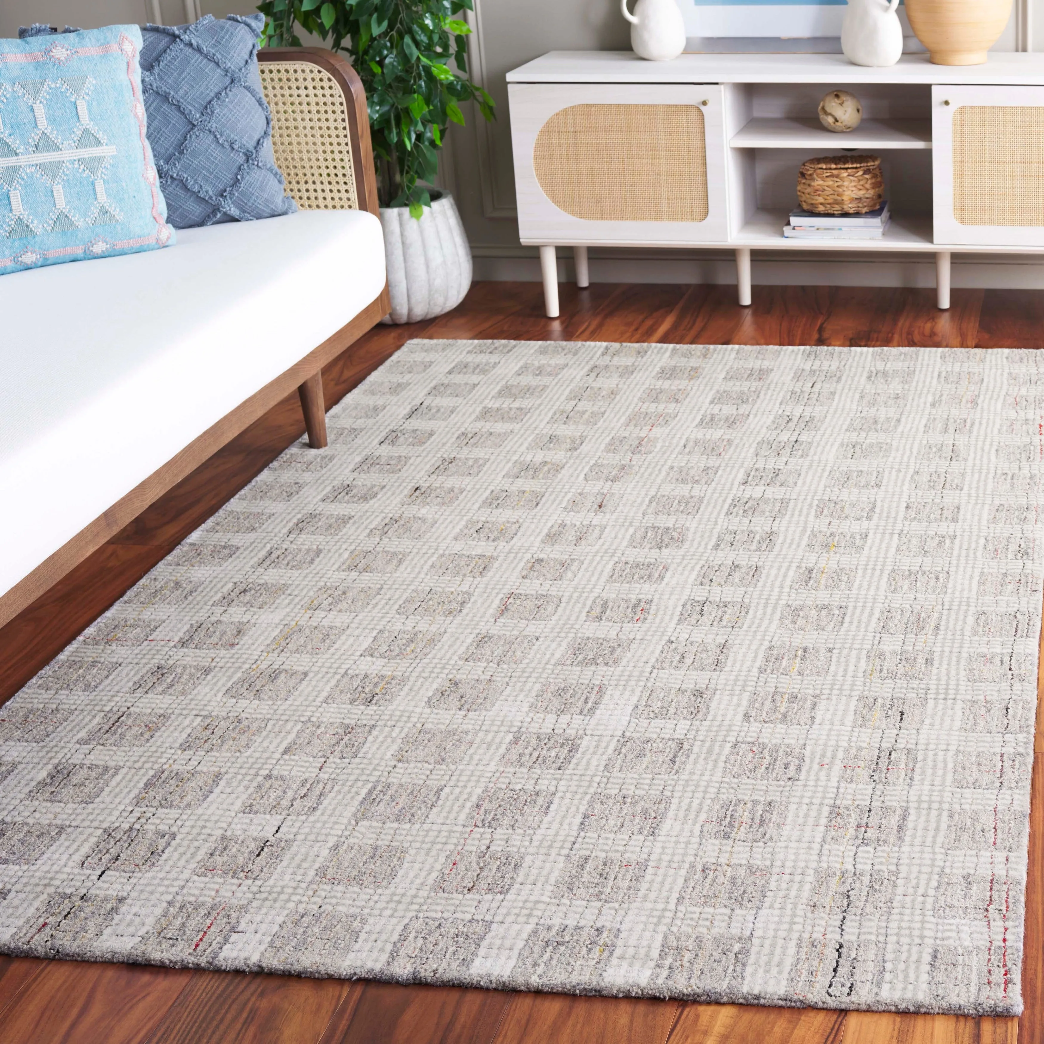 SAFAVIEH Handmade Ebony Judit Modern & Contemporary Wool Rug