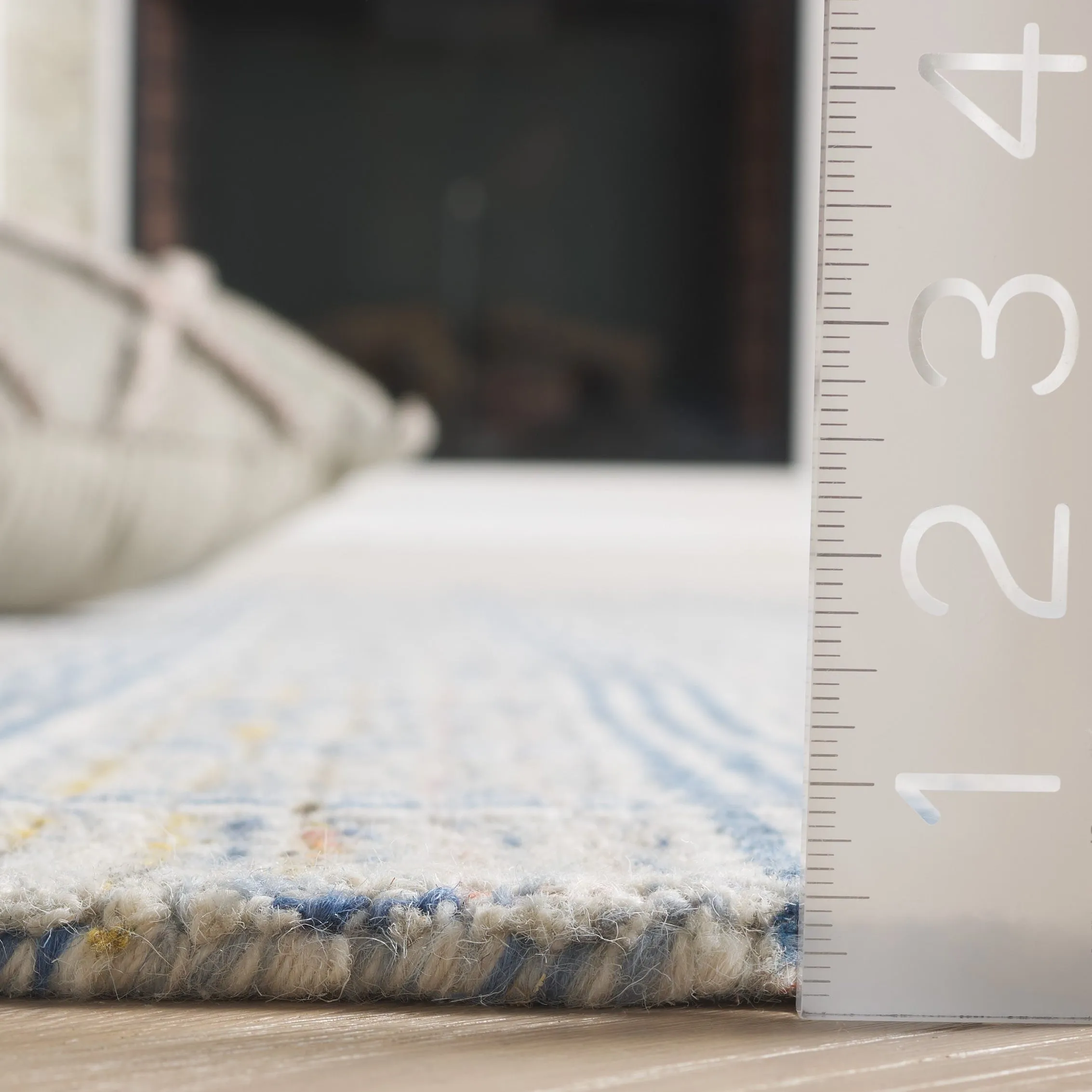 SAFAVIEH Handmade Ebony Judit Modern & Contemporary Wool Rug