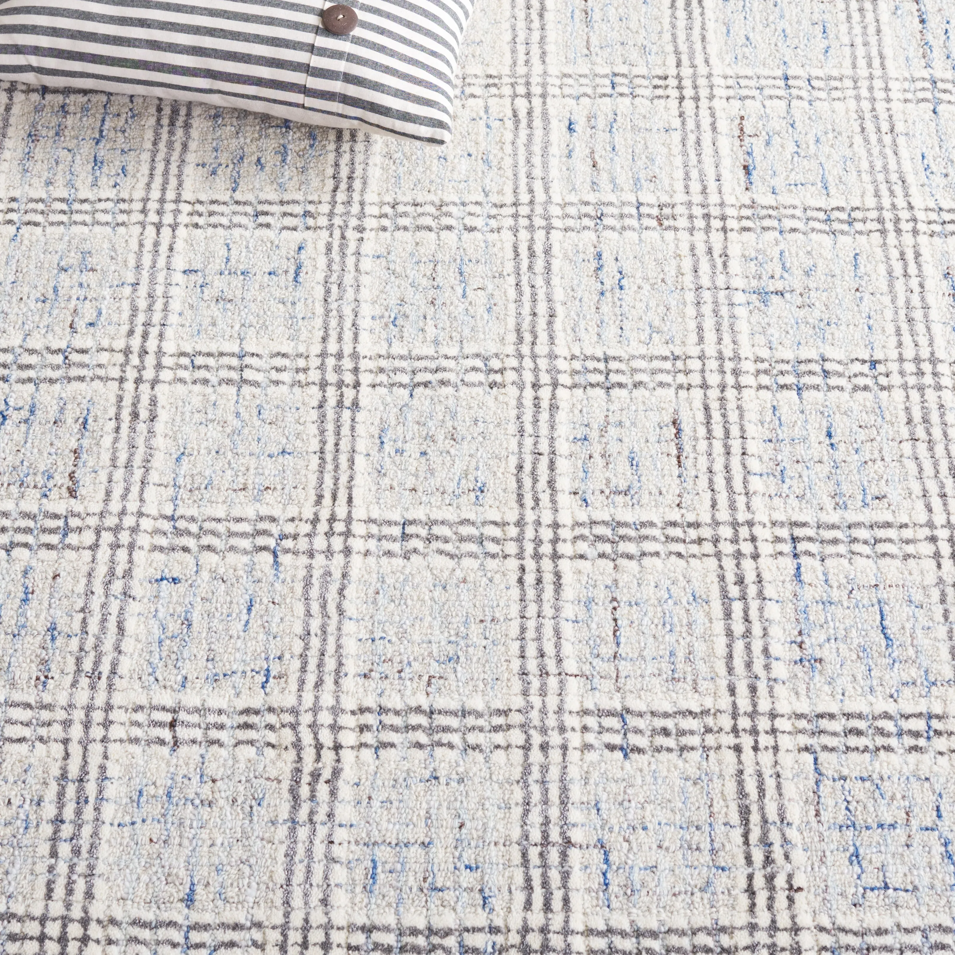 SAFAVIEH Handmade Ebony Judit Modern & Contemporary Wool Rug