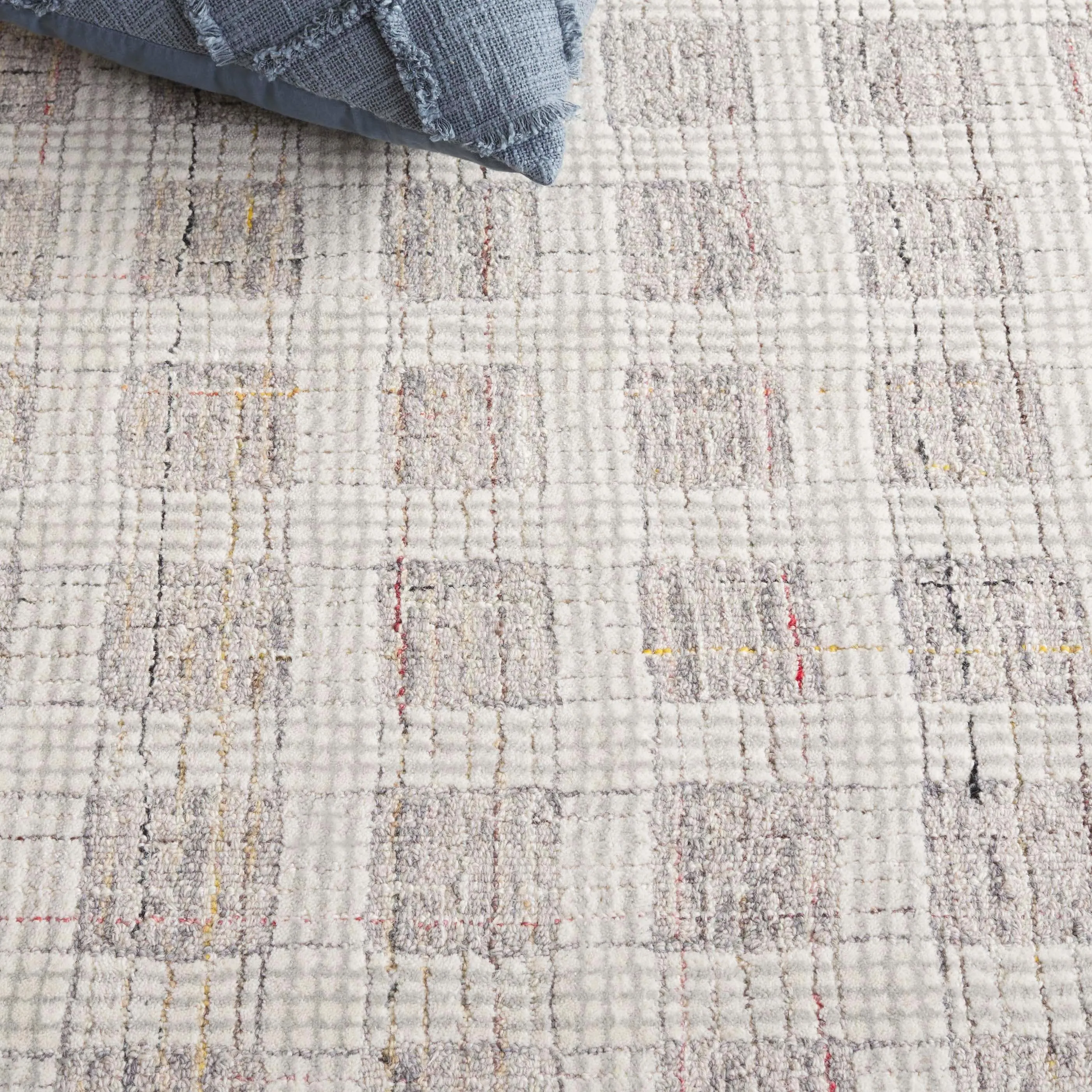 SAFAVIEH Handmade Ebony Judit Modern & Contemporary Wool Rug