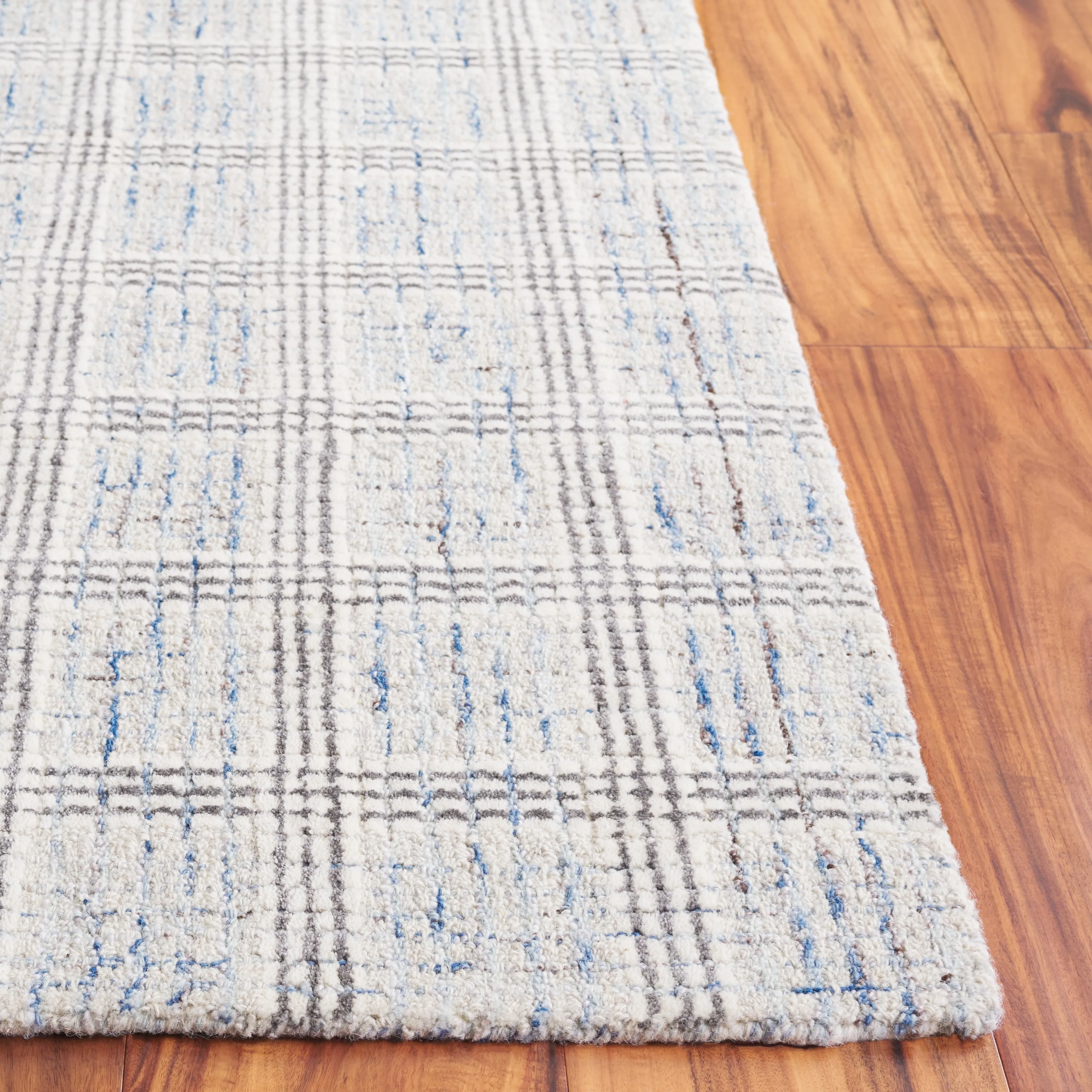 SAFAVIEH Handmade Ebony Judit Modern & Contemporary Wool Rug
