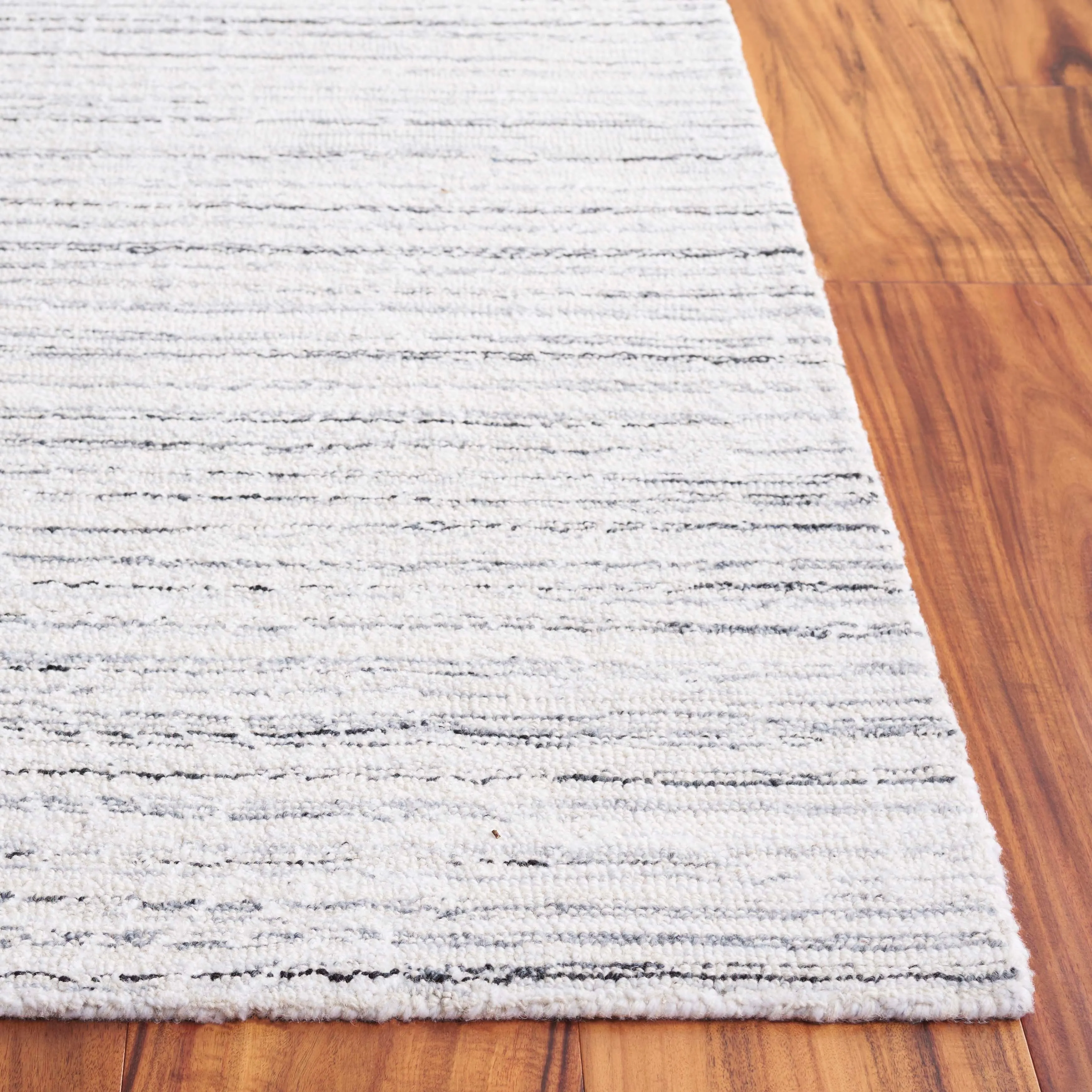 SAFAVIEH Handmade Ebony Kertu Modern & Contemporary Wool Rug