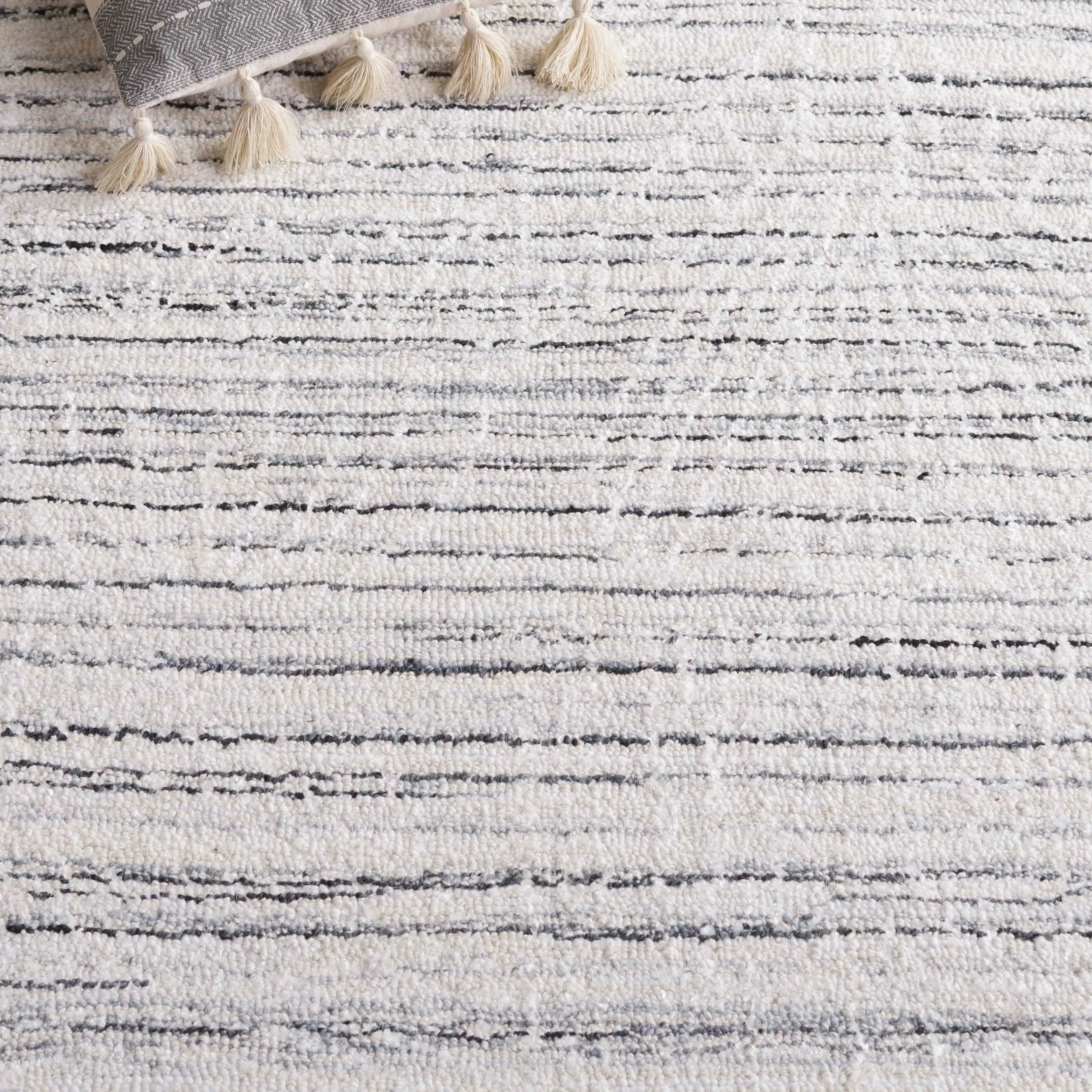 SAFAVIEH Handmade Ebony Kertu Modern & Contemporary Wool Rug