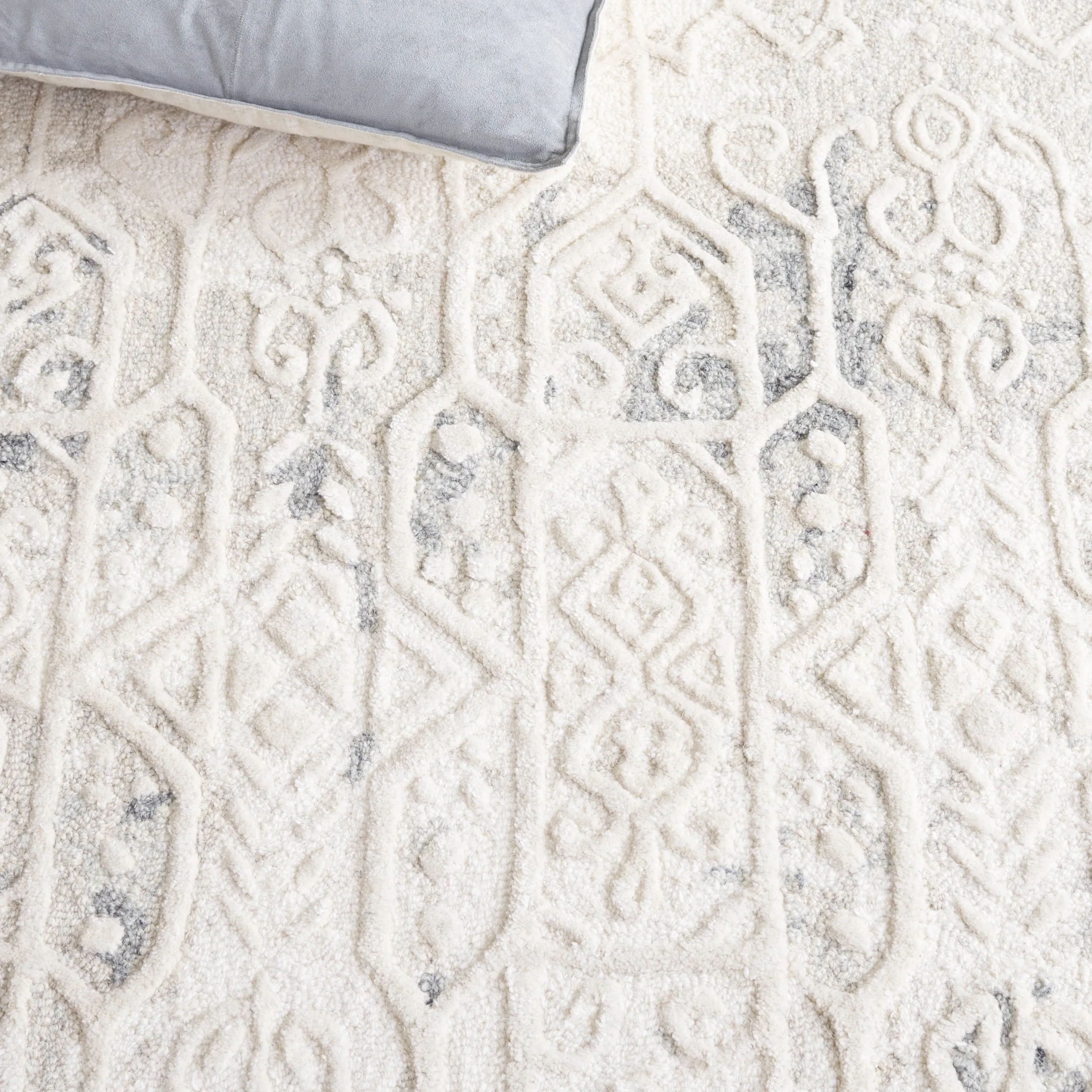 SAFAVIEH Handmade Ebony Marusa Modern & Contemporary Wool Rug
