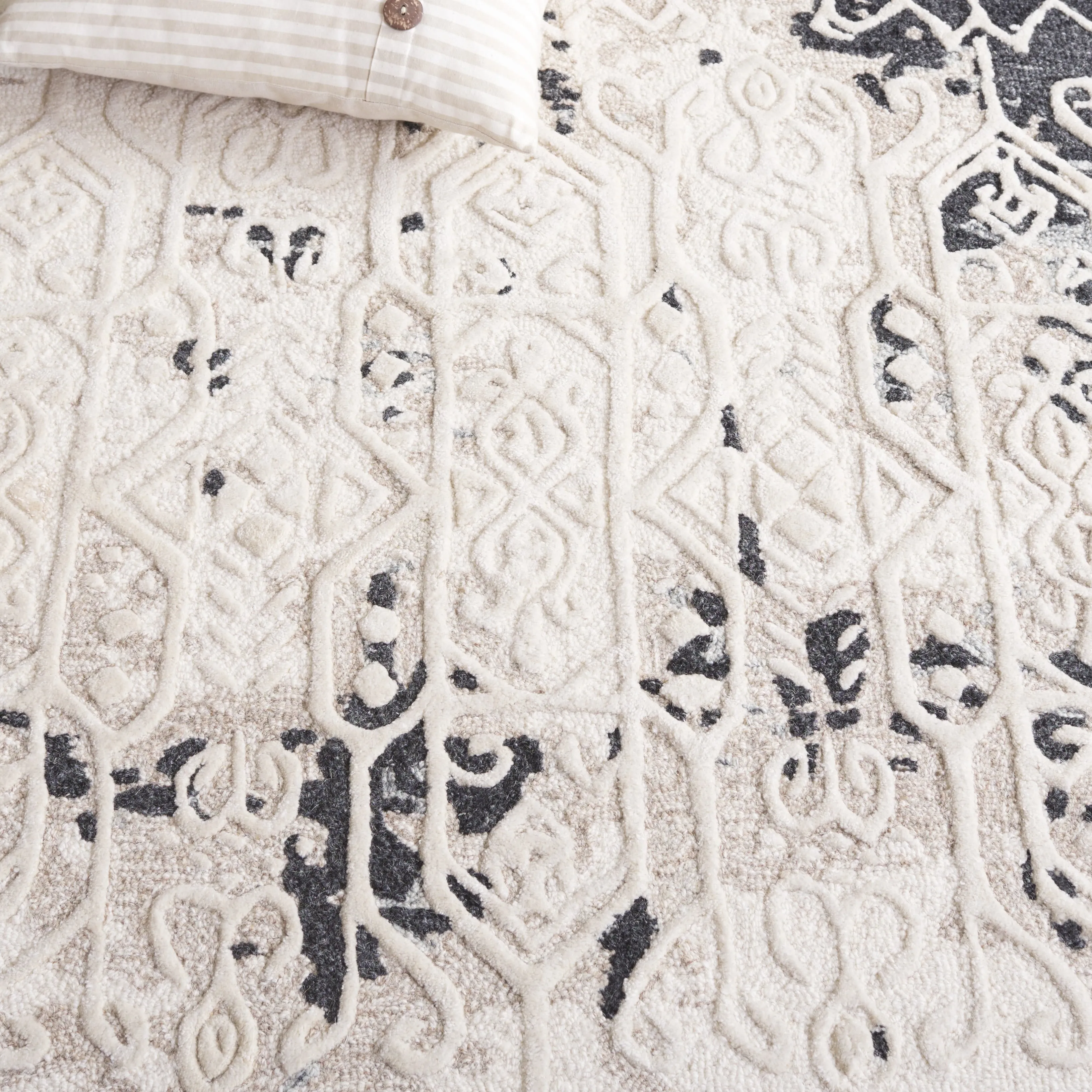 SAFAVIEH Handmade Ebony Marusa Modern & Contemporary Wool Rug