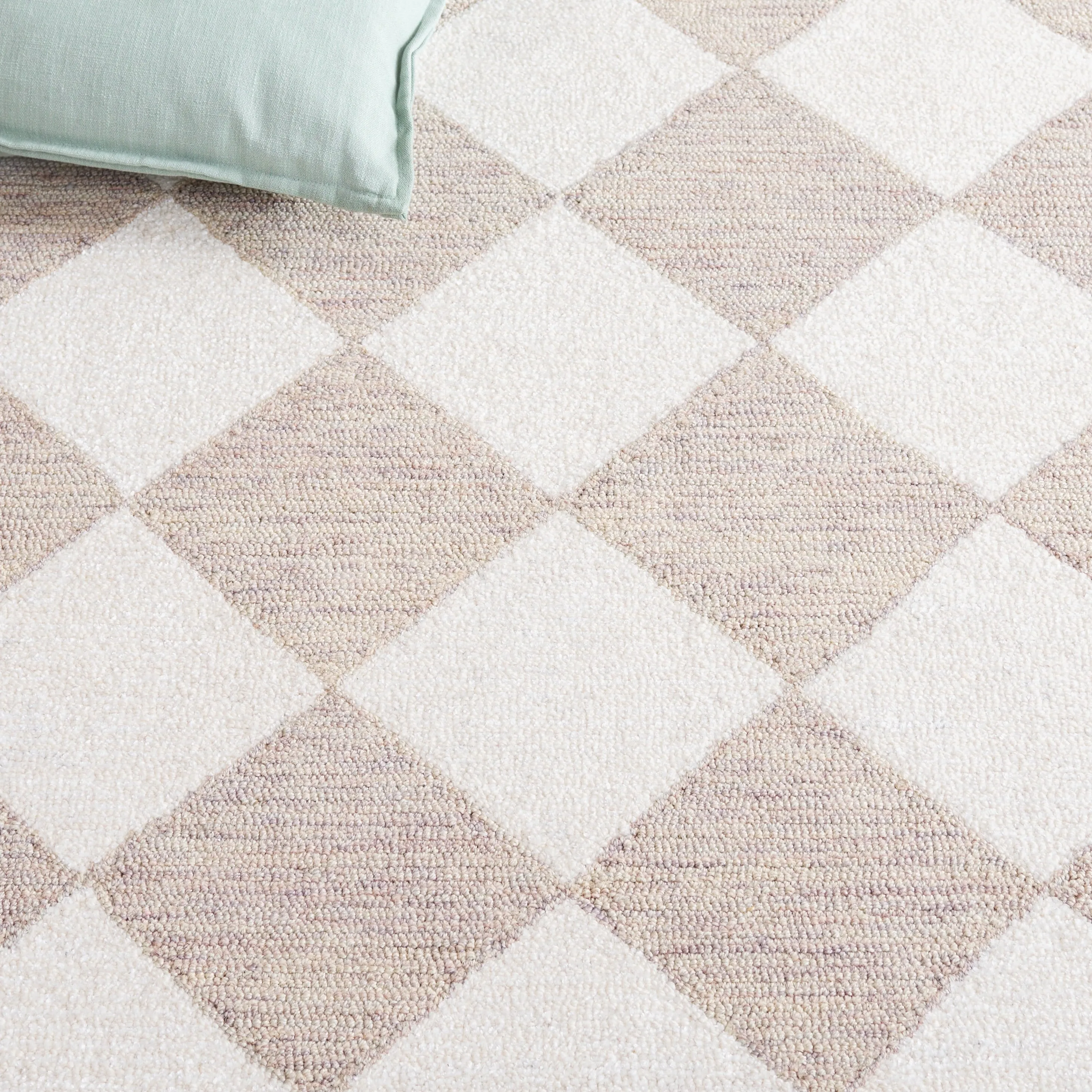 SAFAVIEH Handmade Ebony Nidia Modern & Contemporary Wool Rug
