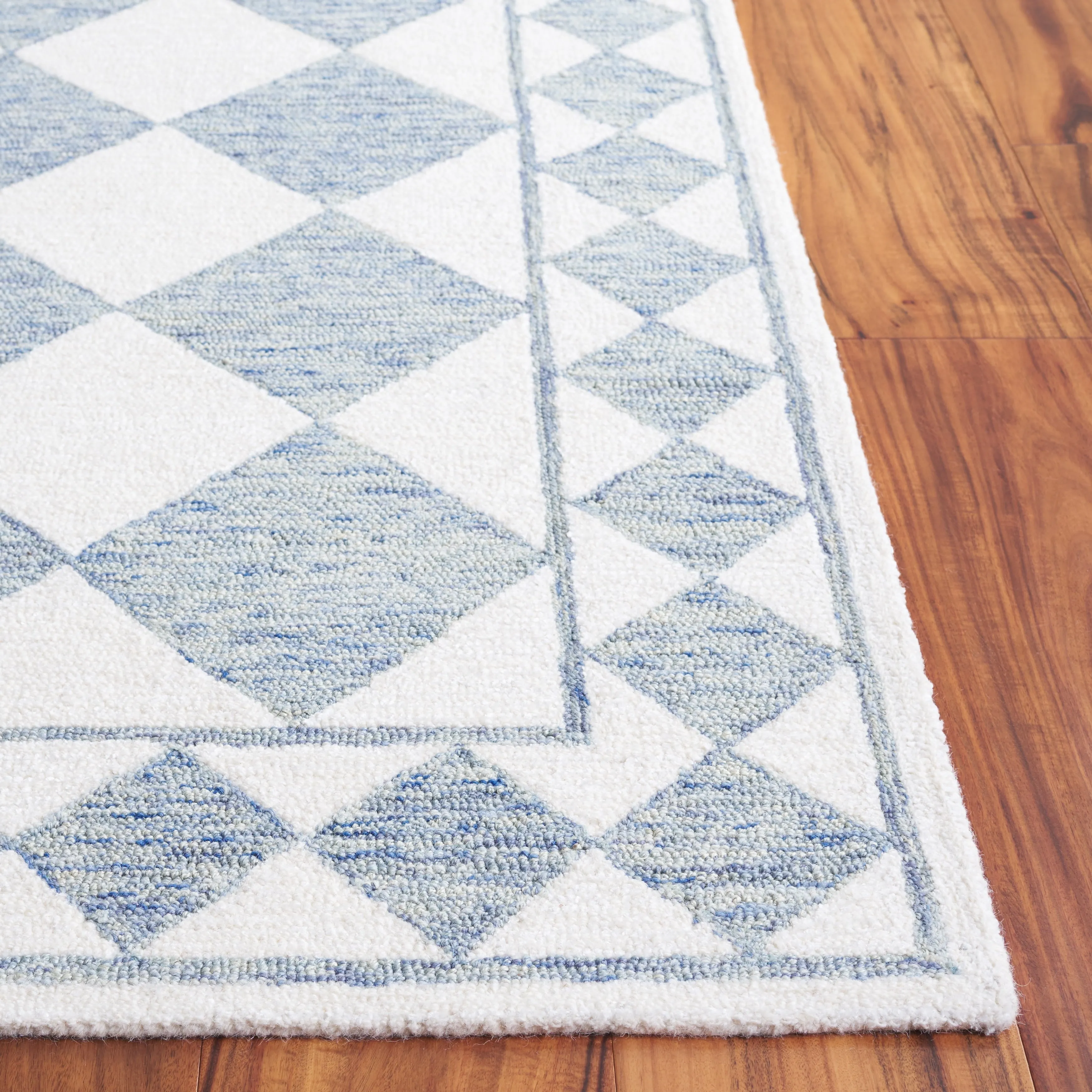 SAFAVIEH Handmade Ebony Nidia Modern & Contemporary Wool Rug