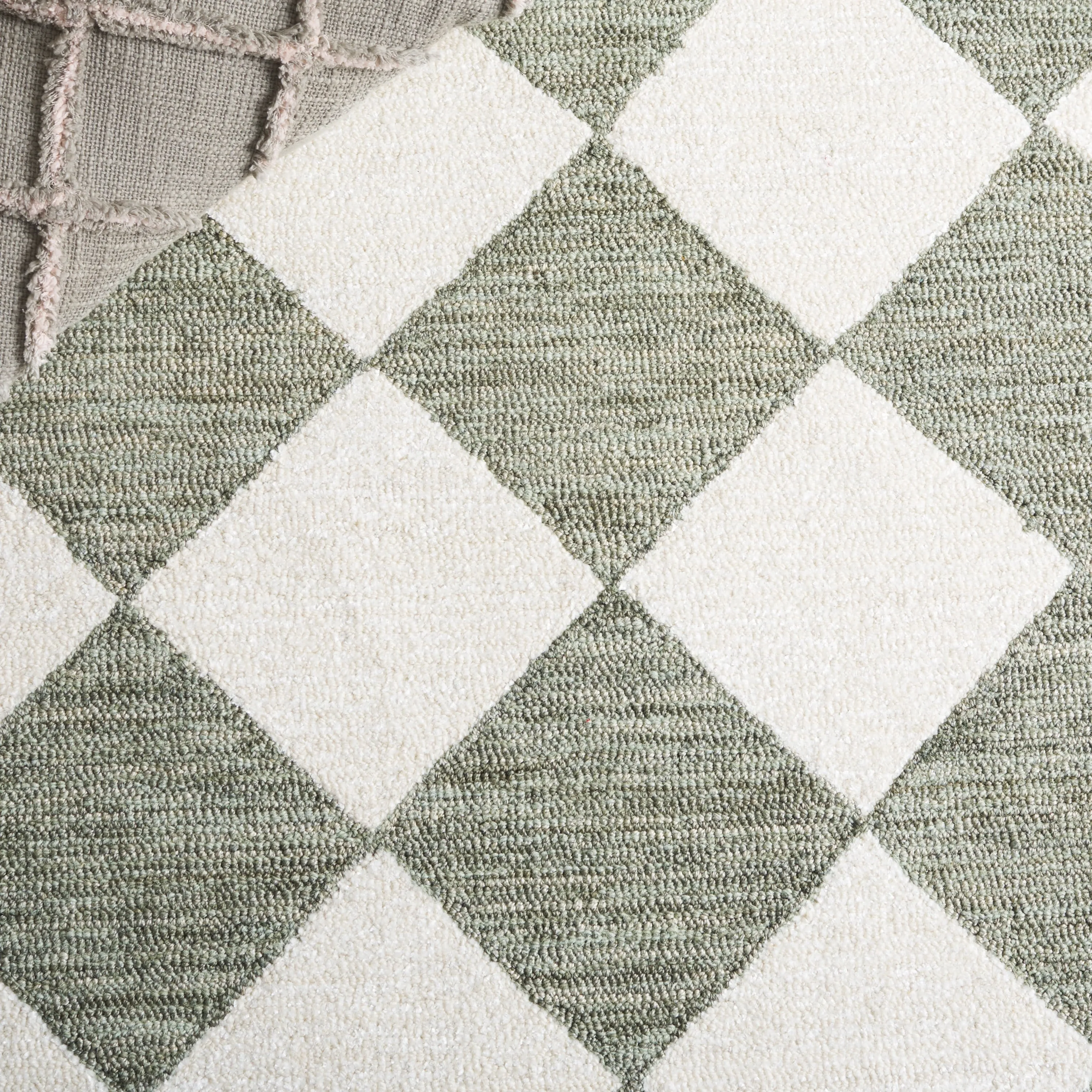 SAFAVIEH Handmade Ebony Nidia Modern & Contemporary Wool Rug