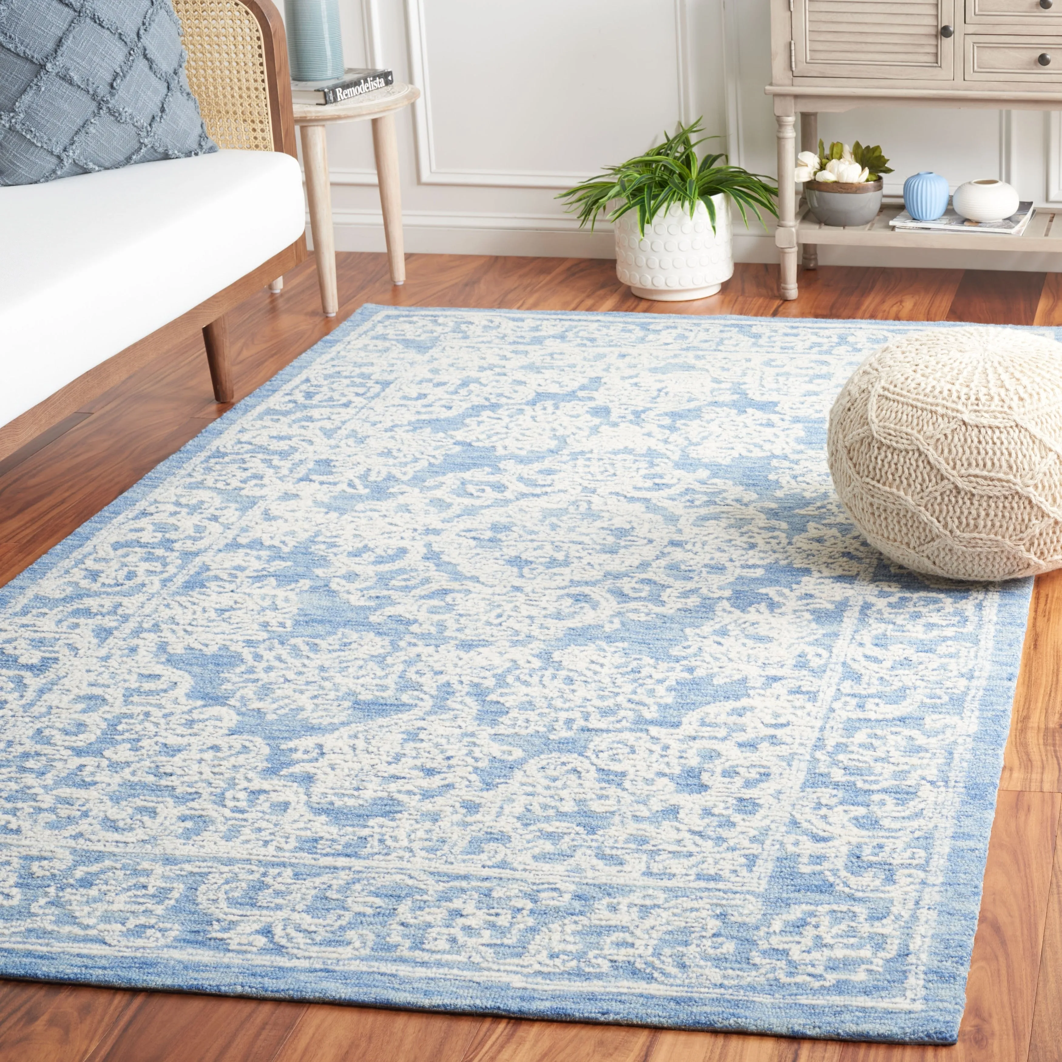SAFAVIEH Handmade Ebony Oligerta Modern Wool Rug