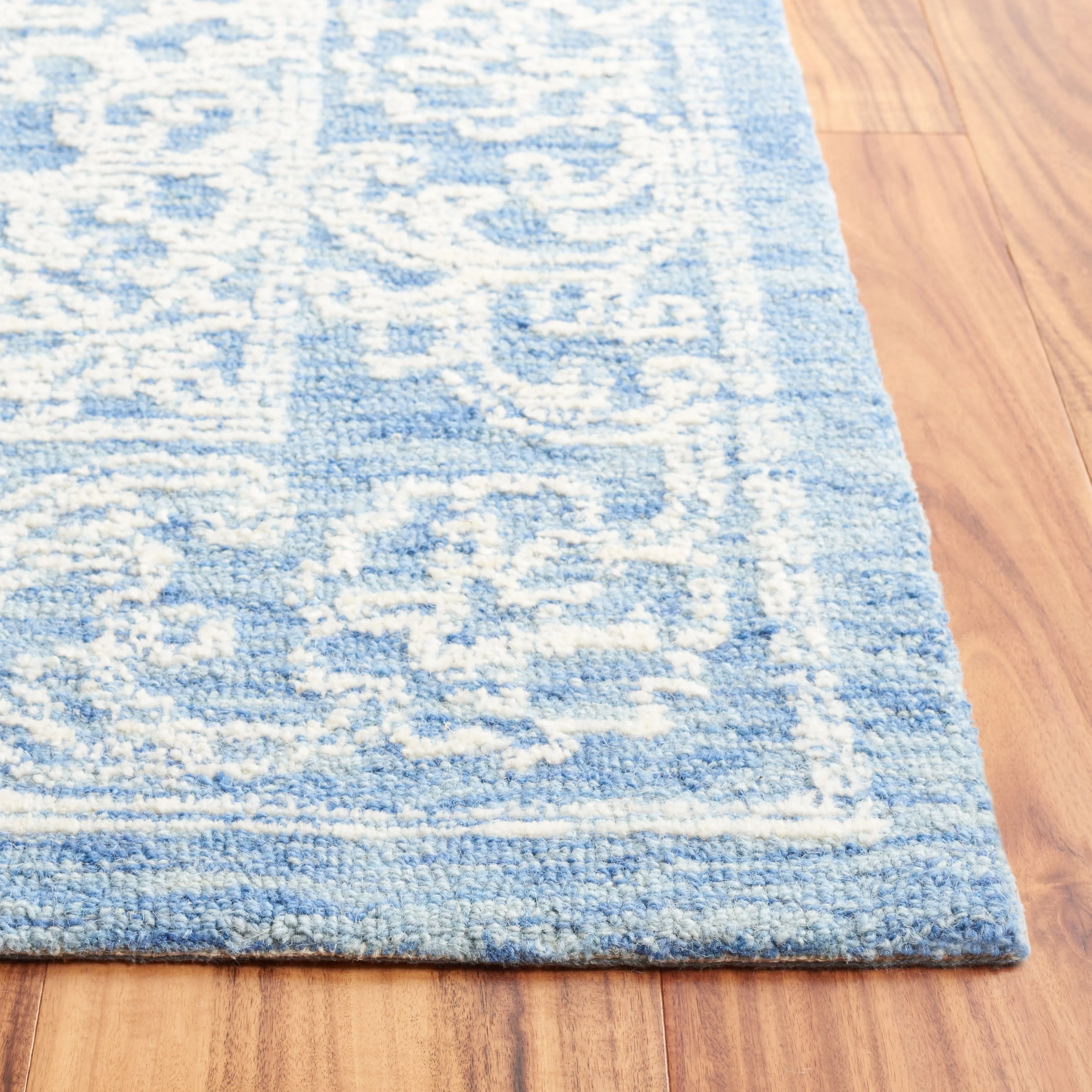 SAFAVIEH Handmade Ebony Oligerta Modern Wool Rug