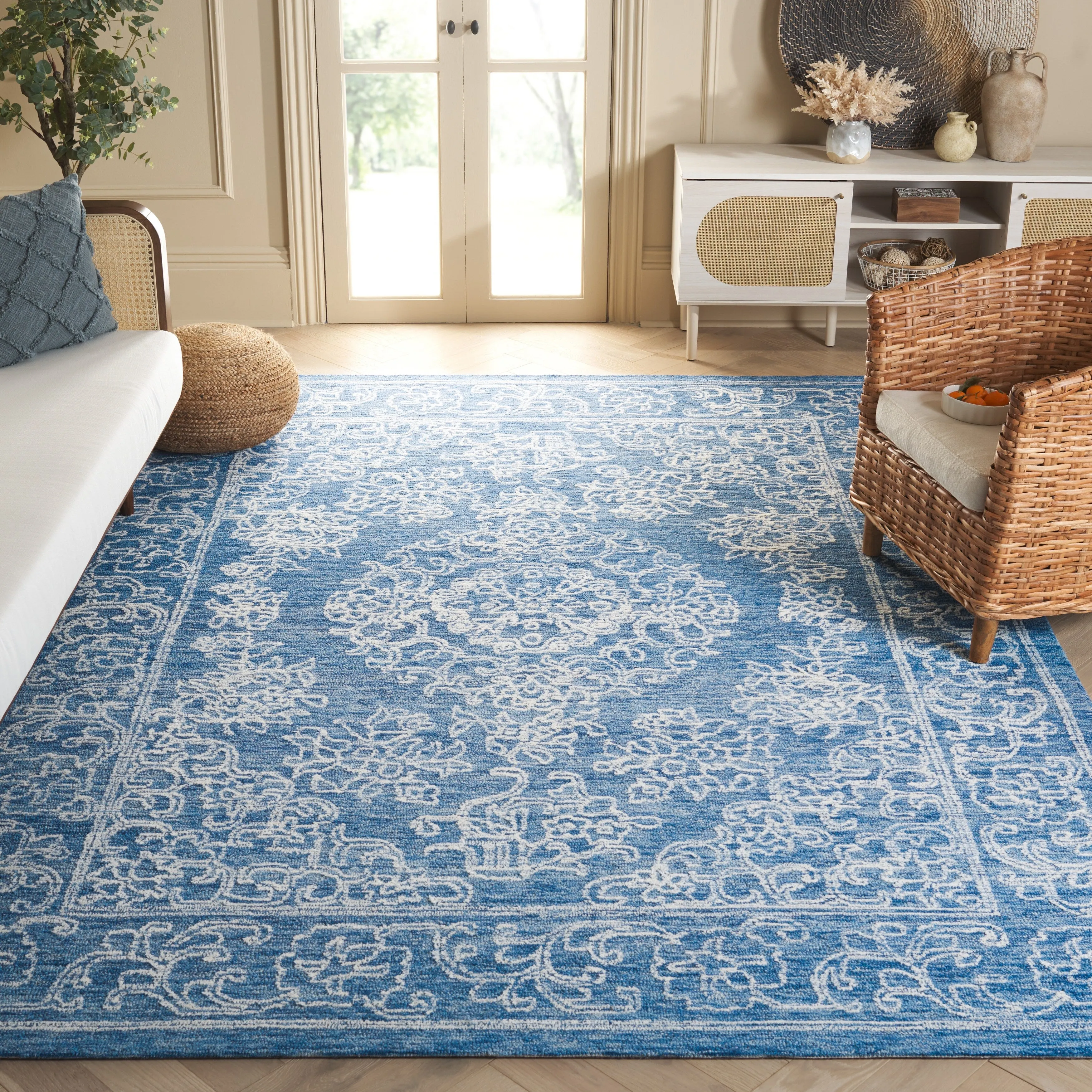 SAFAVIEH Handmade Ebony Oligerta Modern Wool Rug