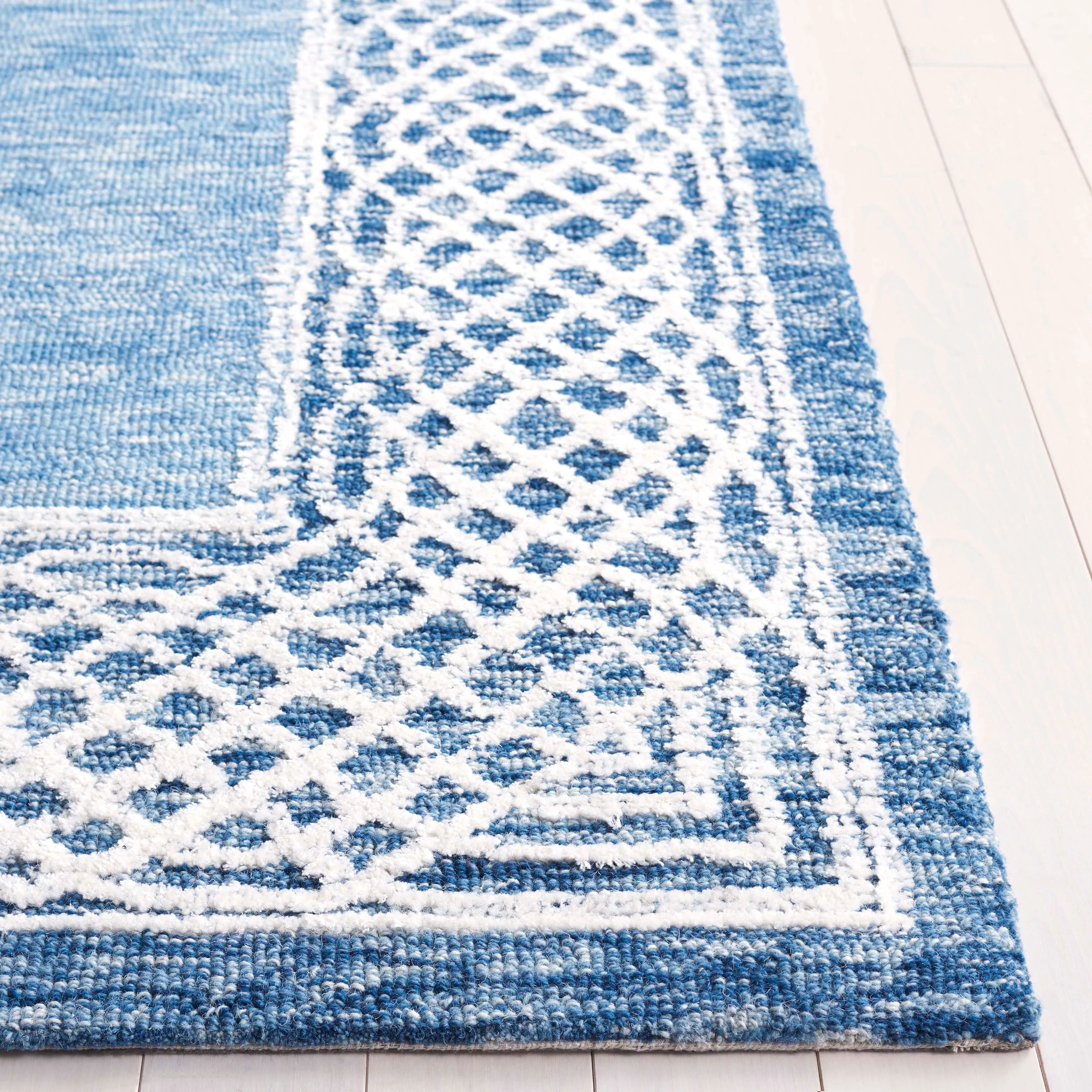 SAFAVIEH Handmade Ebony Pegah Border Wool Rug