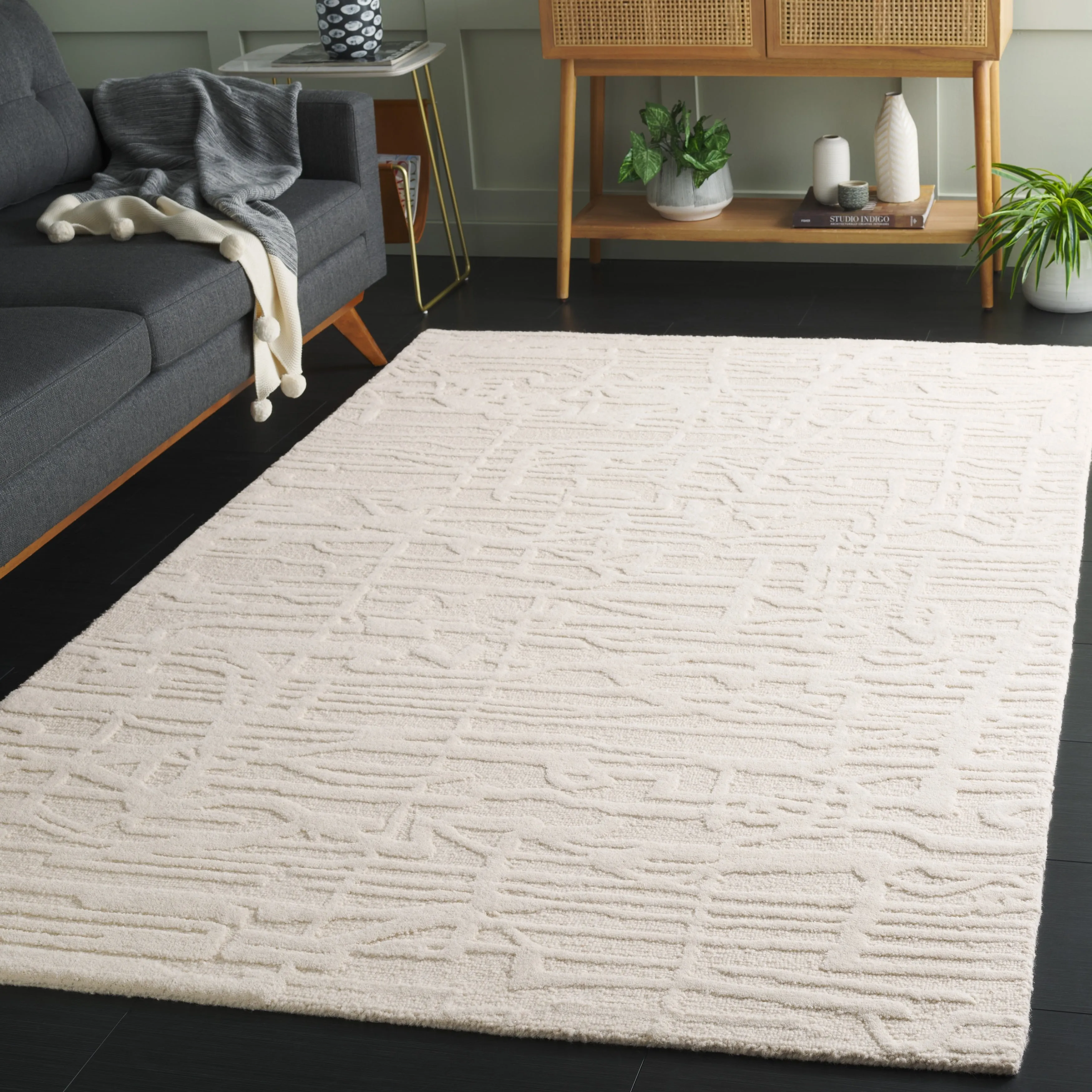 SAFAVIEH Handmade Ebony Stefanka Modern & Contemporary Wool Rug