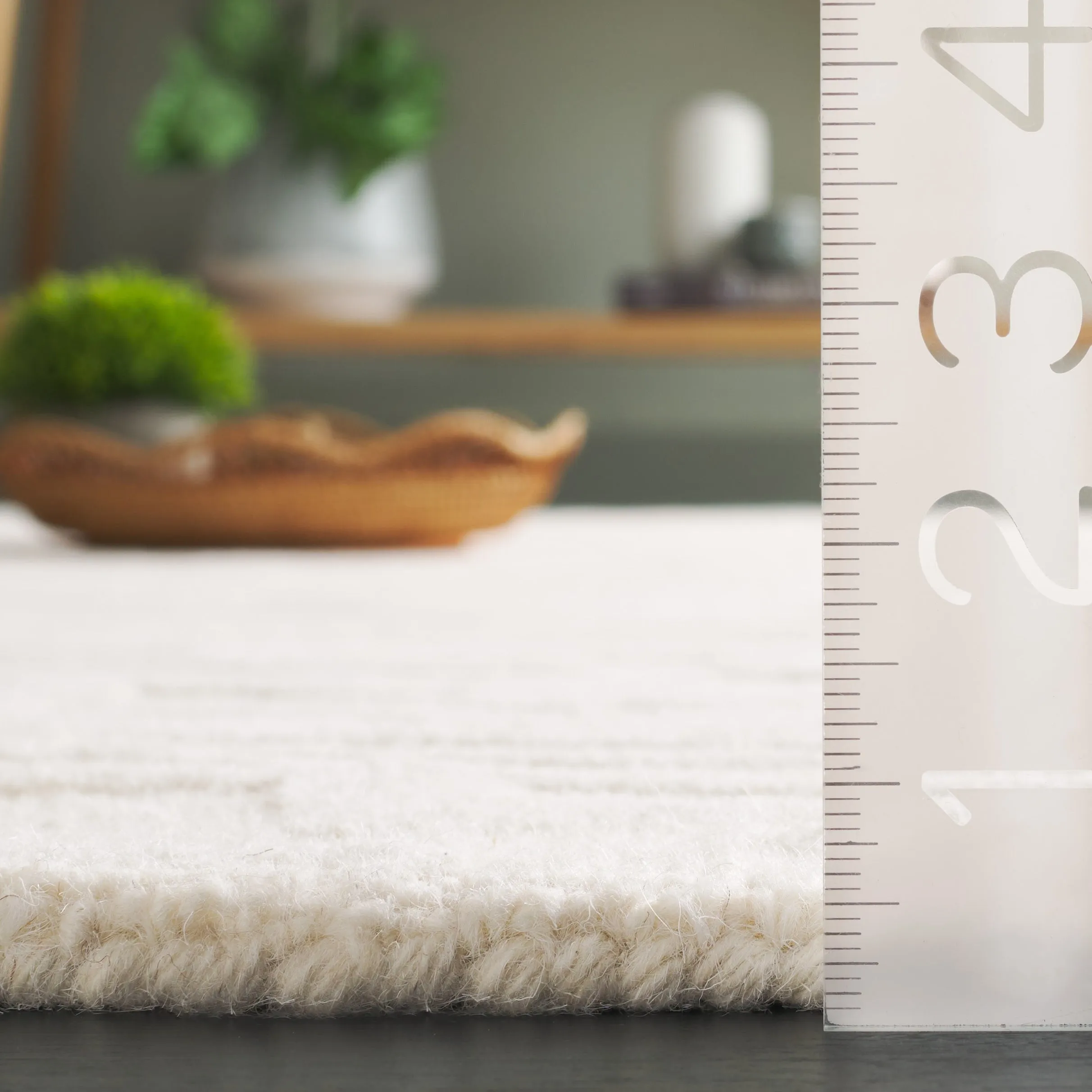 SAFAVIEH Handmade Ebony Stefanka Modern & Contemporary Wool Rug