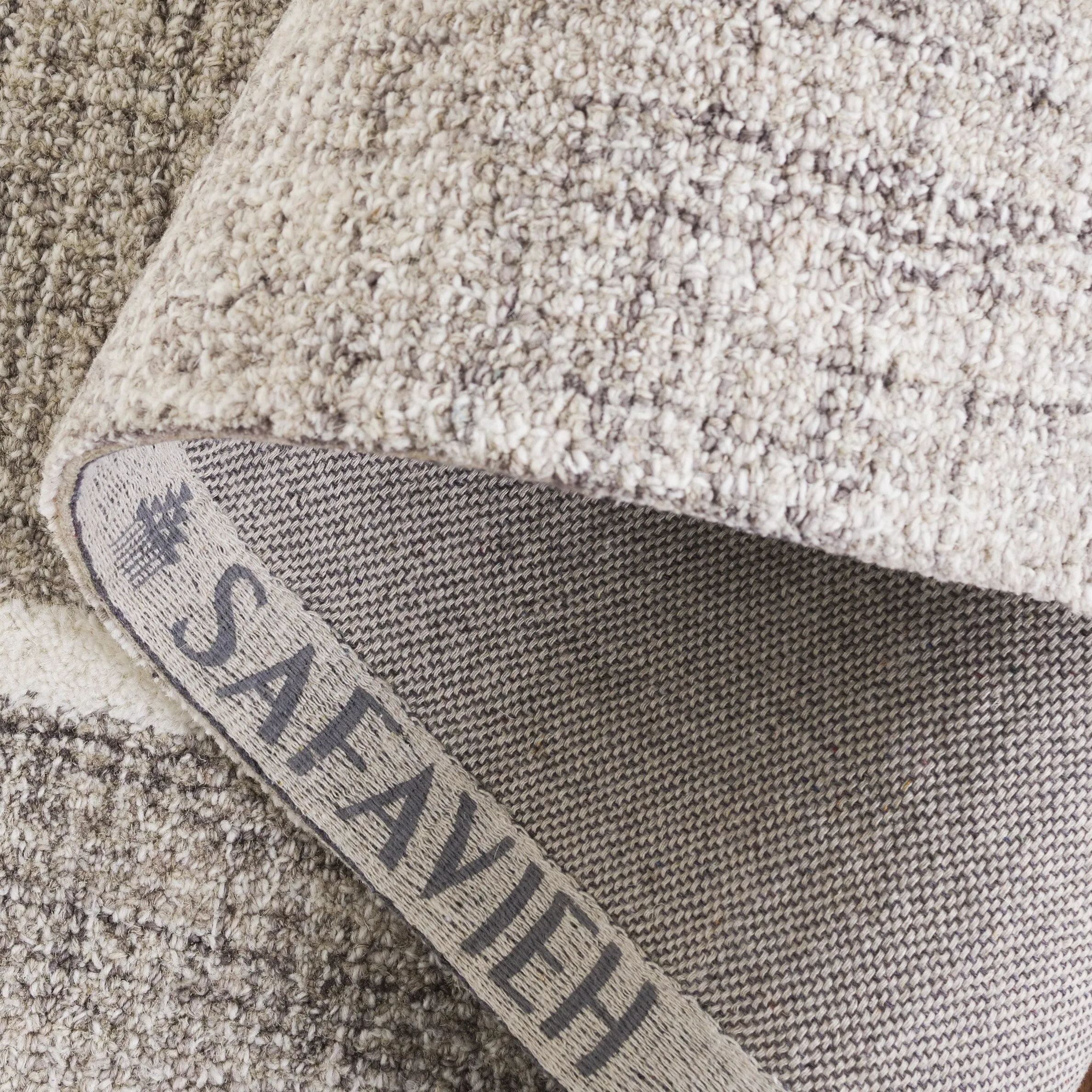 SAFAVIEH Handmade Ebony Steinvor Modern & Contemporary Wool Rug
