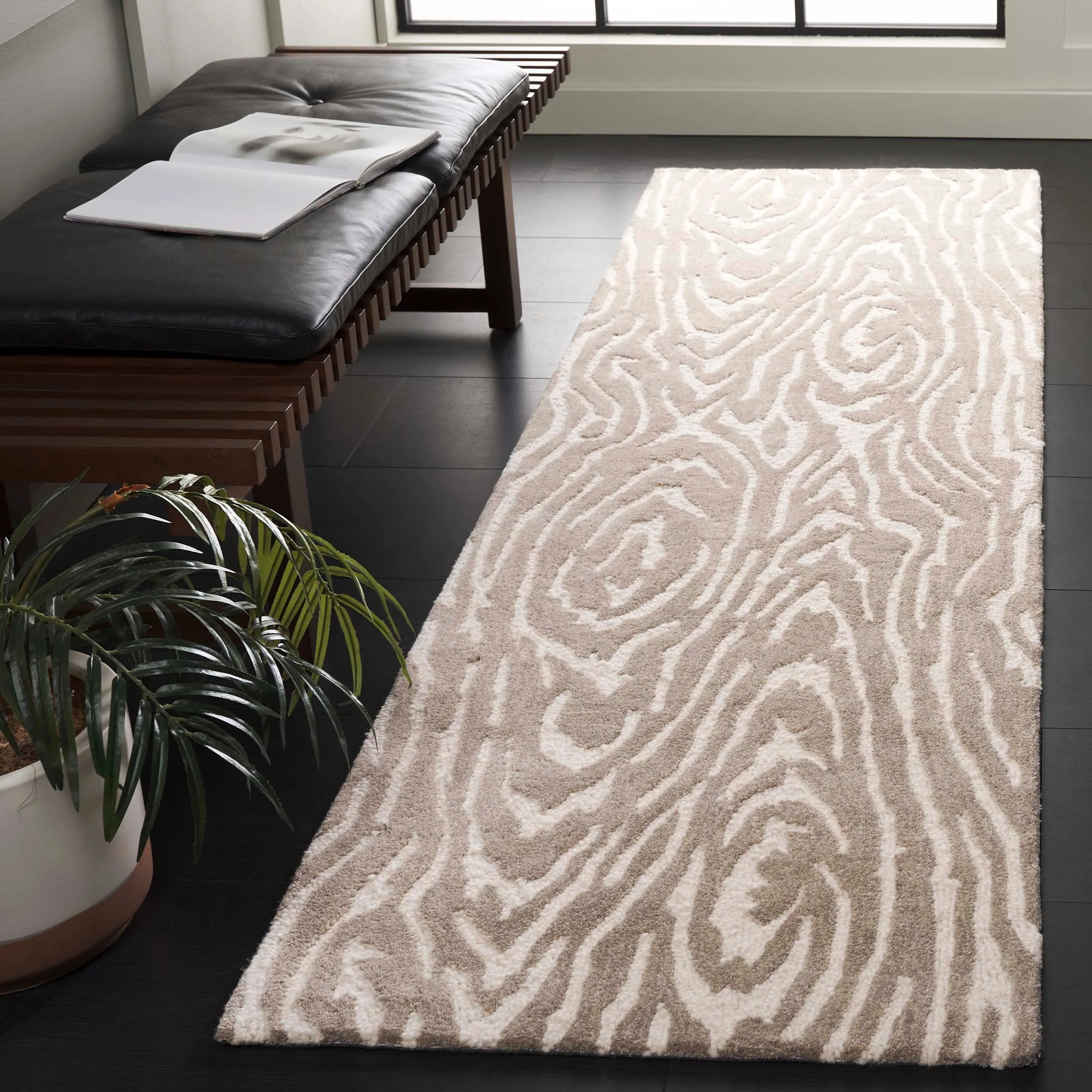 SAFAVIEH Handmade Ebony Thouraya Modern & Contemporary Wool Rug