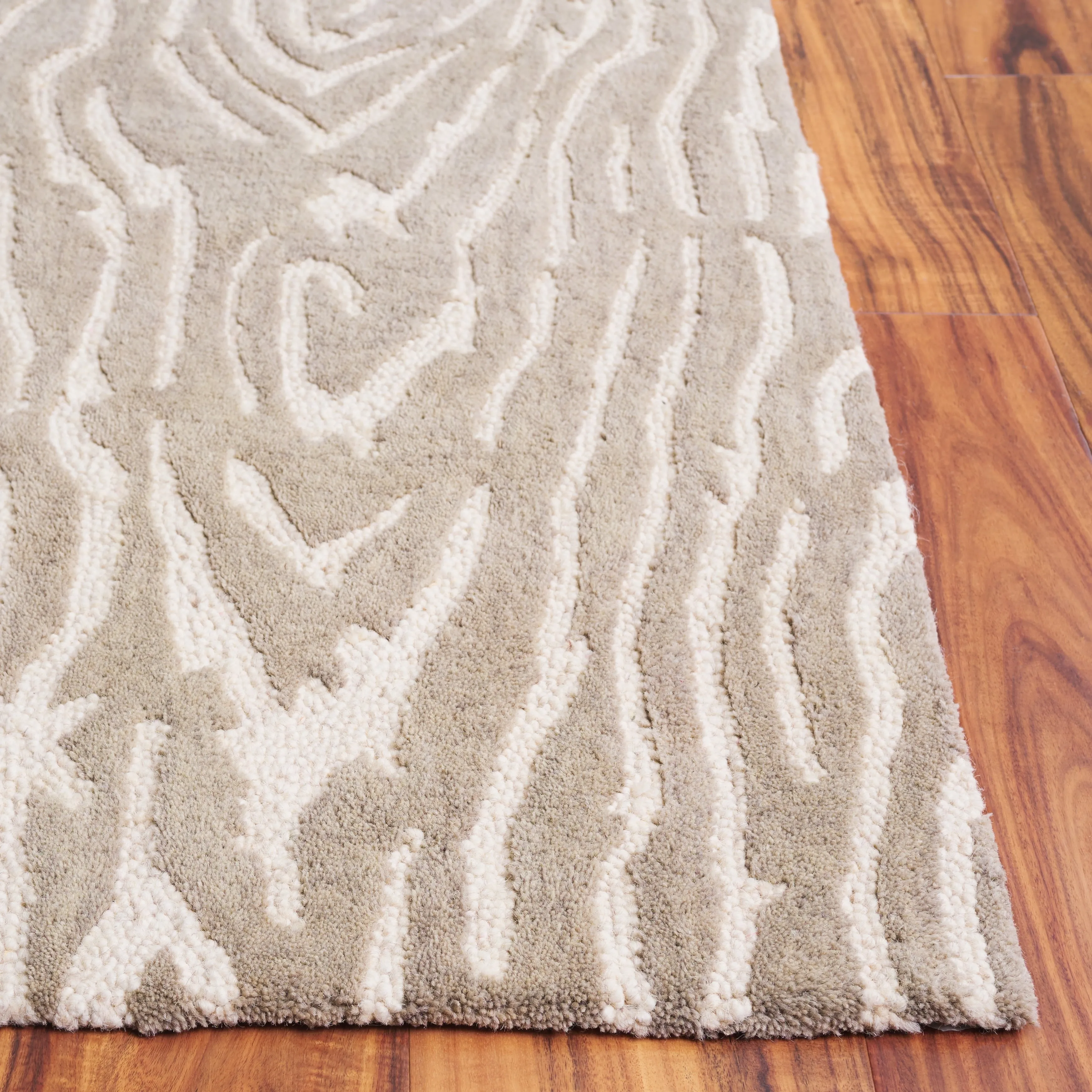 SAFAVIEH Handmade Ebony Thouraya Modern & Contemporary Wool Rug