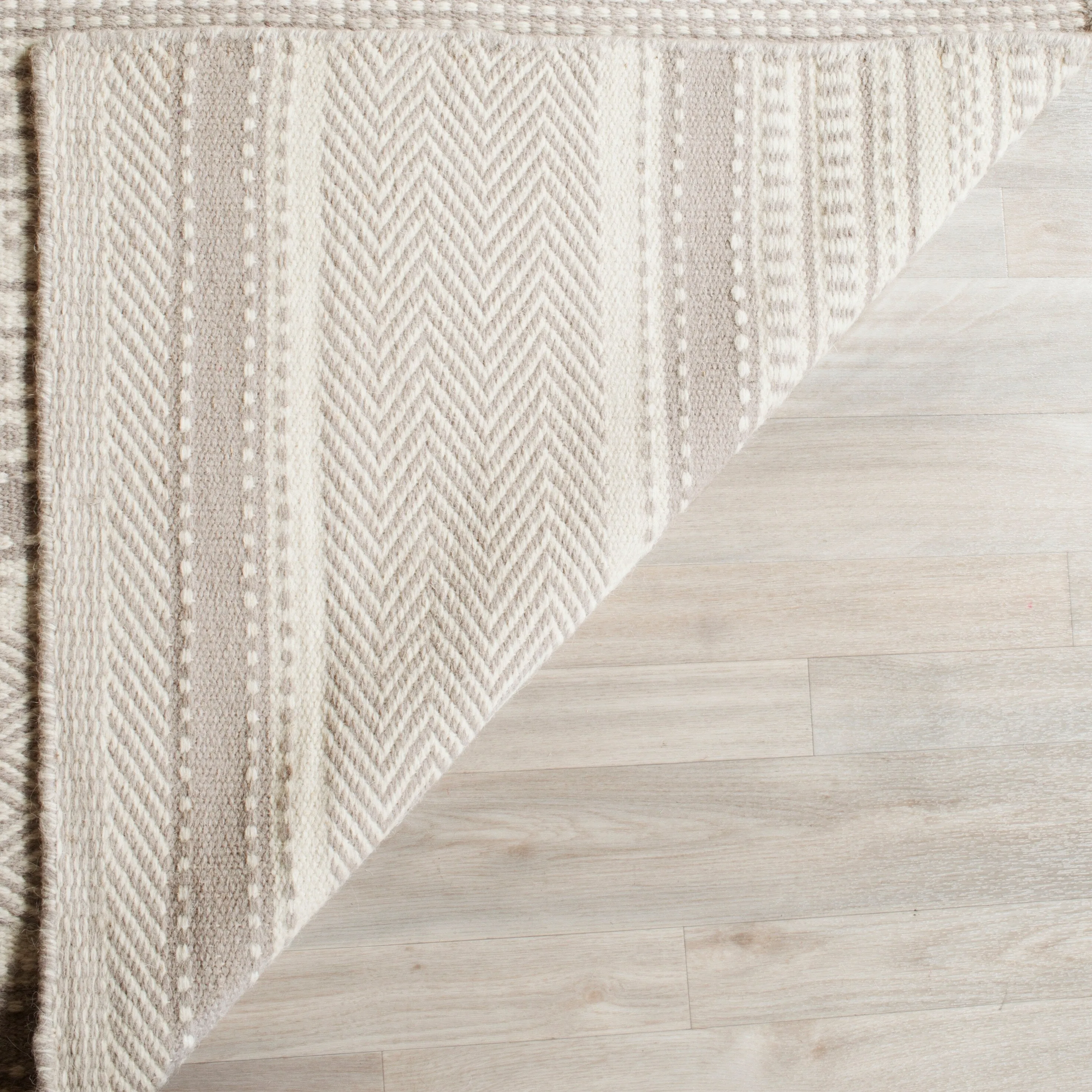 SAFAVIEH Handmade Flatweave Kilim Manrica Wool Rug
