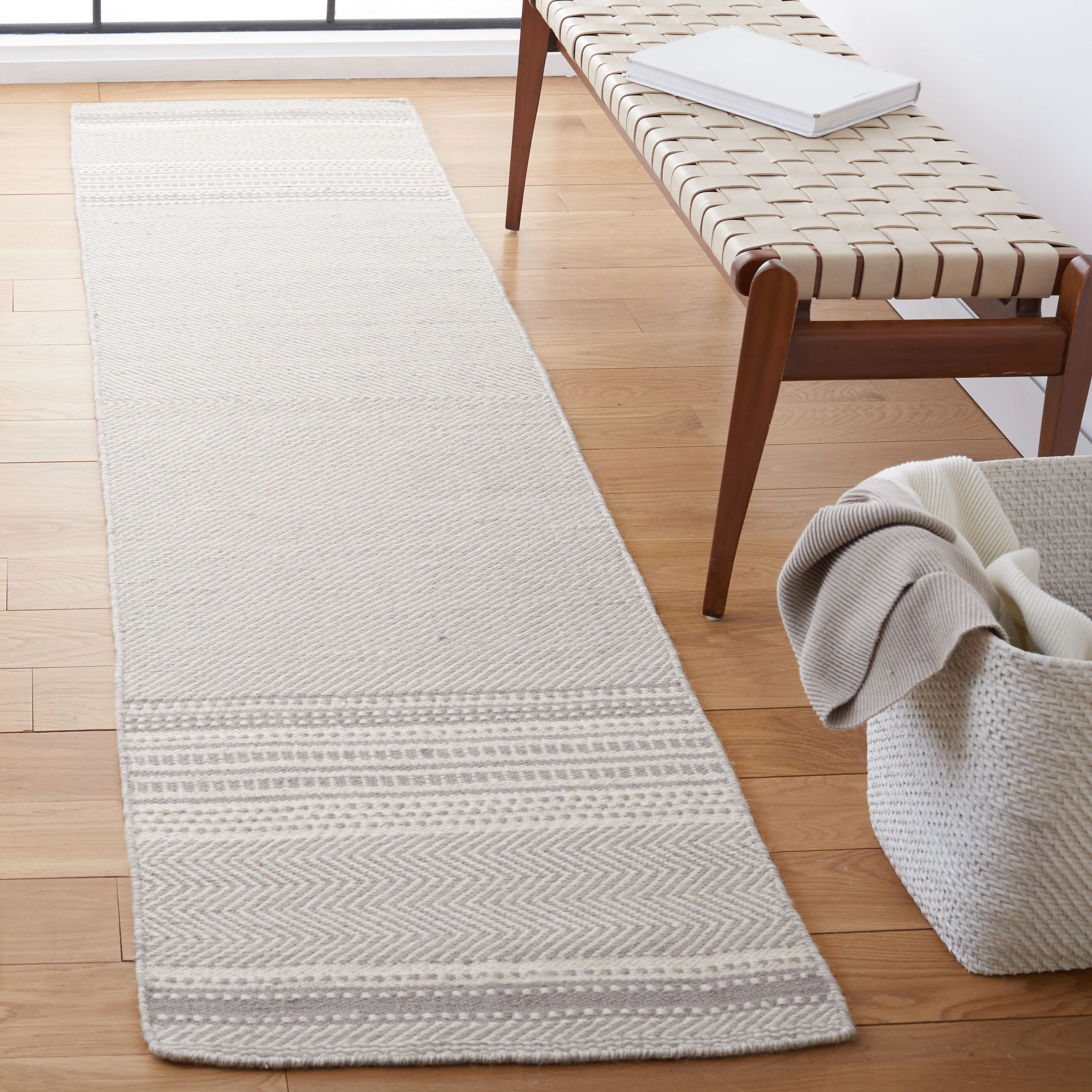 SAFAVIEH Handmade Flatweave Kilim Manrica Wool Rug