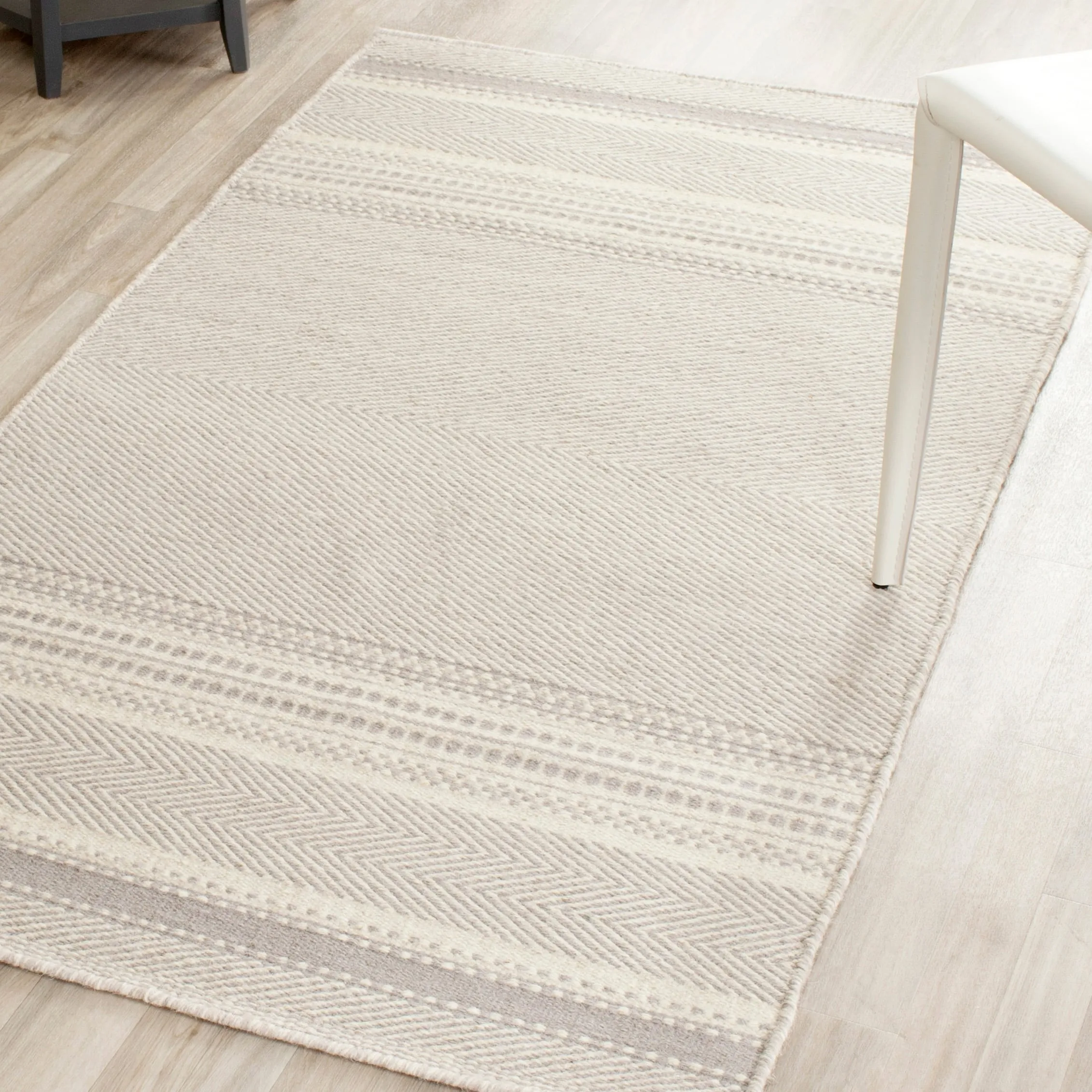 SAFAVIEH Handmade Flatweave Kilim Manrica Wool Rug