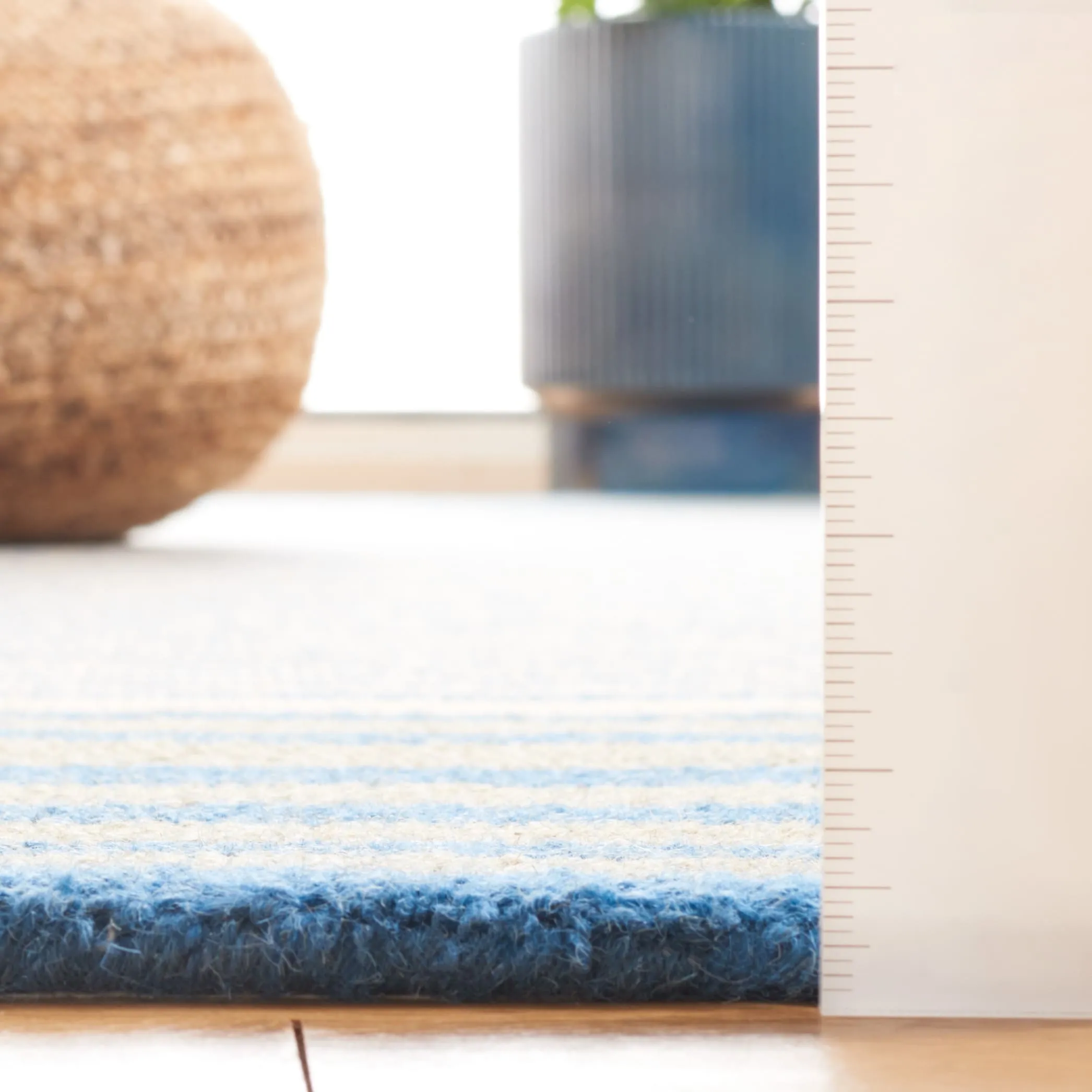 SAFAVIEH Handmade Genre Sayda Mid-Century Modern Wool Rug