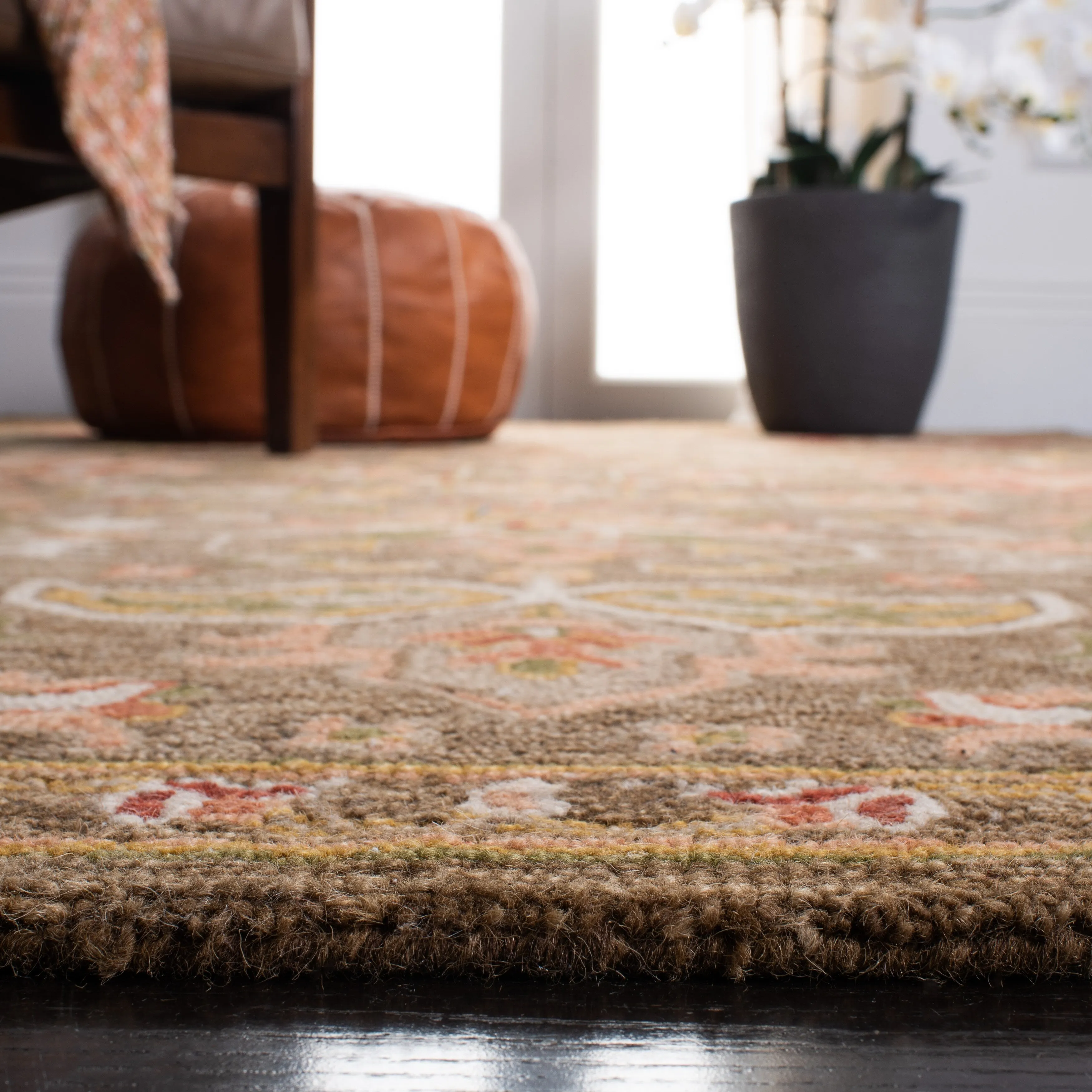 SAFAVIEH Handmade Heritage Chrysanthemum Traditional Wool Rug