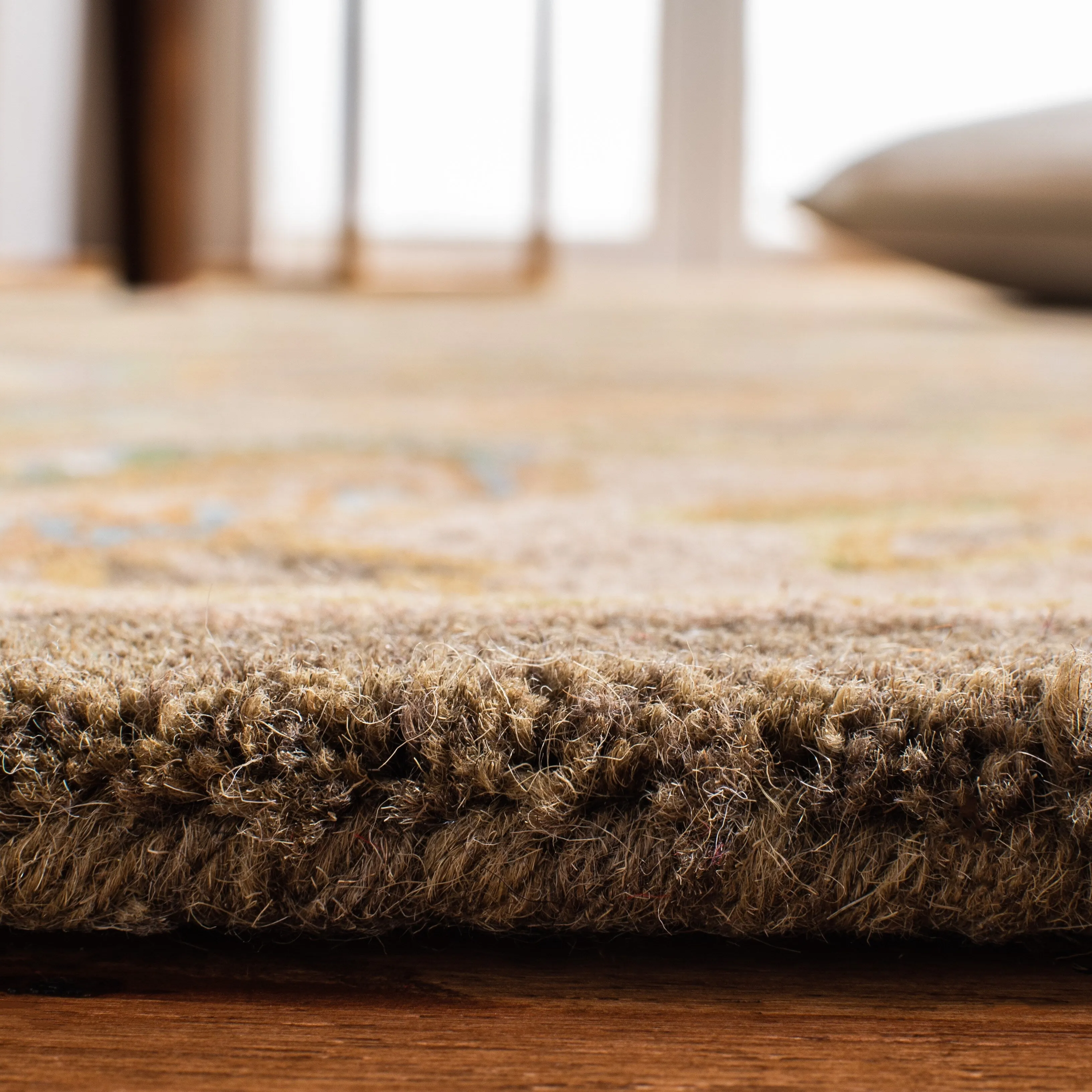 SAFAVIEH Handmade Heritage Triumph Traditional Oriental Wool Rug