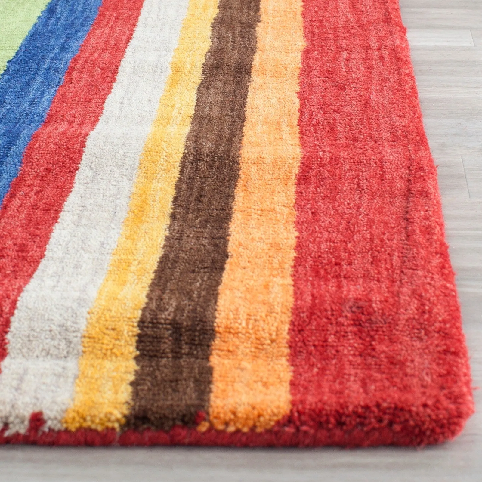 SAFAVIEH Handmade Himalaya Konke Modern Wool Rug