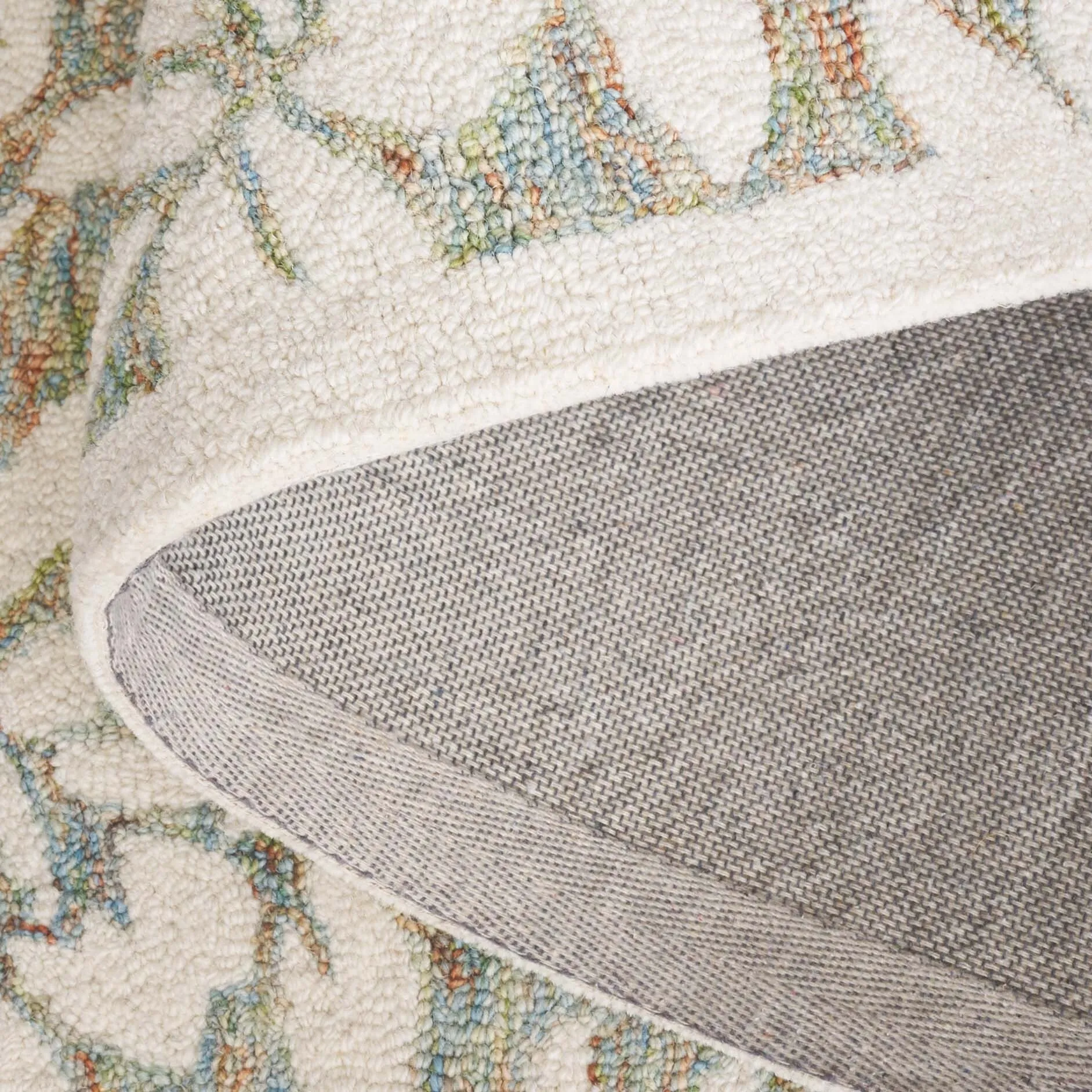SAFAVIEH Handmade Jardin Evencia Country Floral Wool Rug