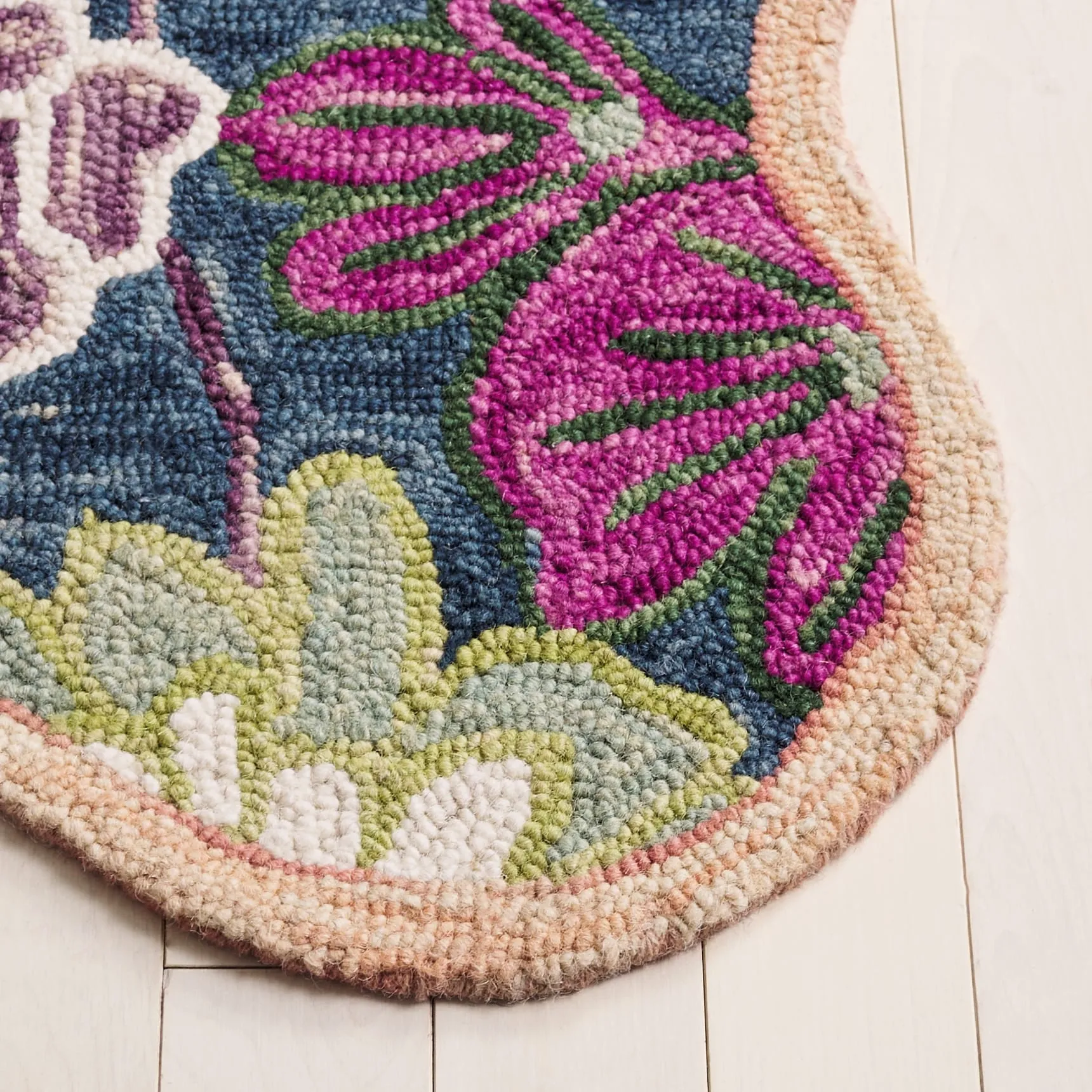 SAFAVIEH Handmade Jardin Fadya Floral Wool Rug