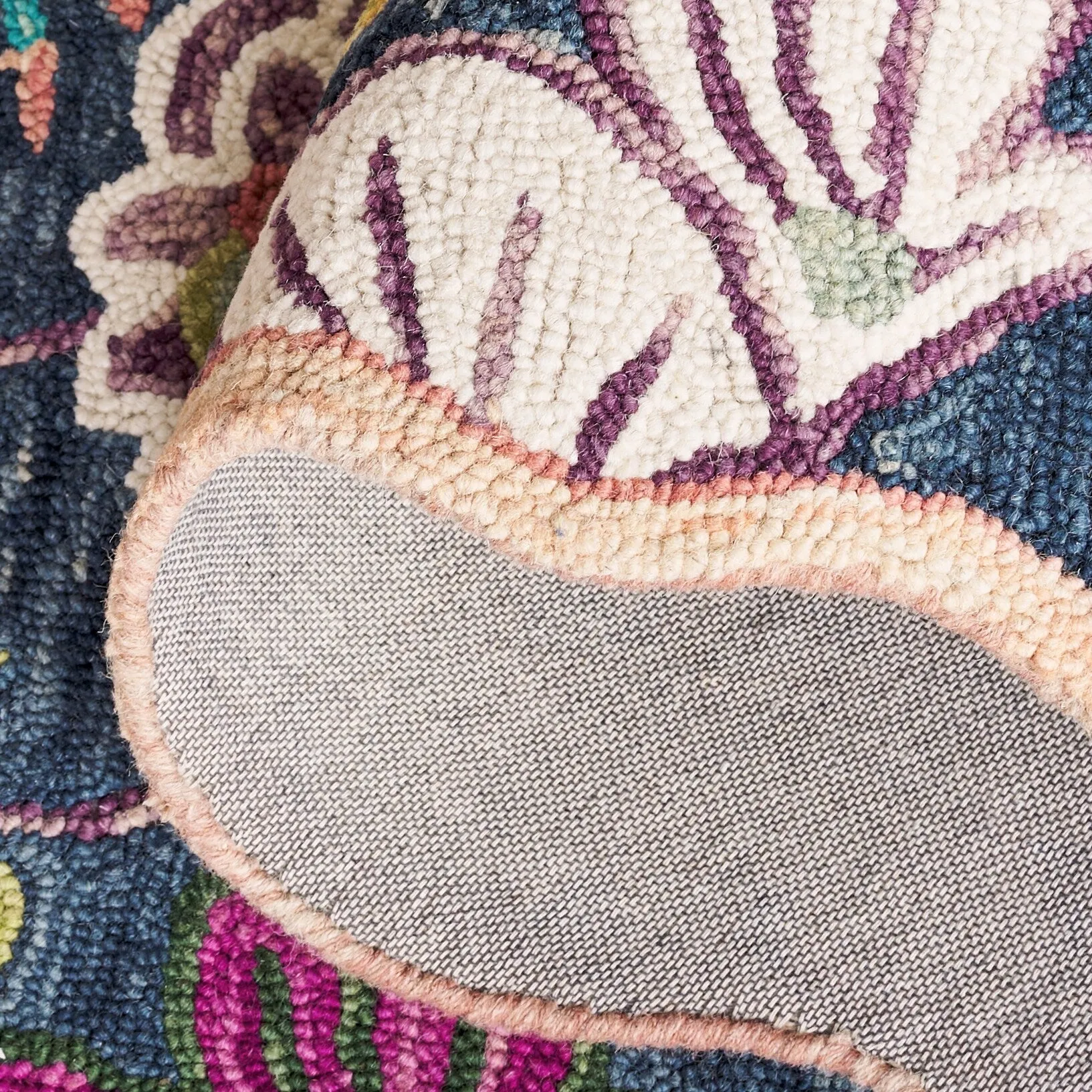 SAFAVIEH Handmade Jardin Fadya Floral Wool Rug