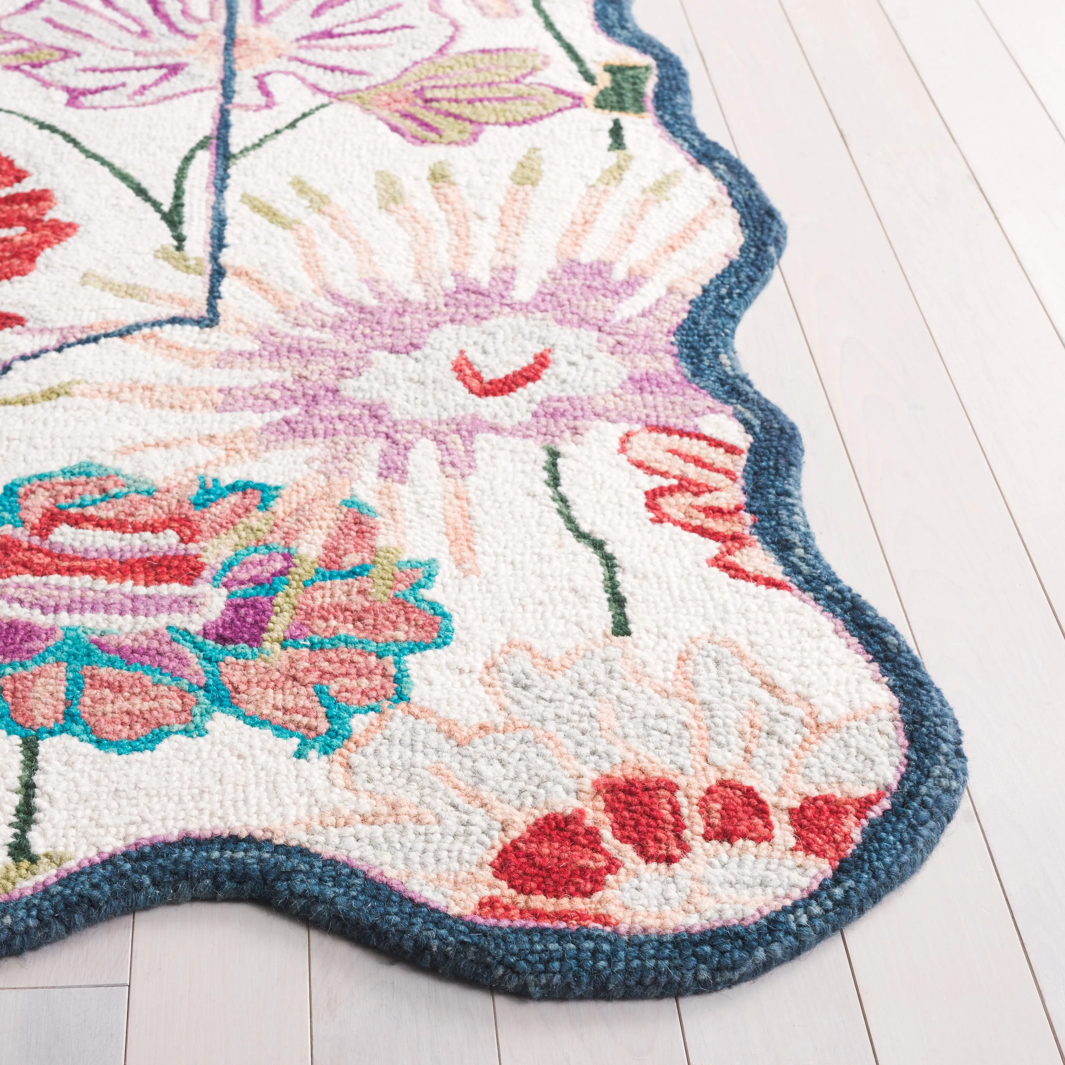 SAFAVIEH Handmade Jardin Fadya Floral Wool Rug