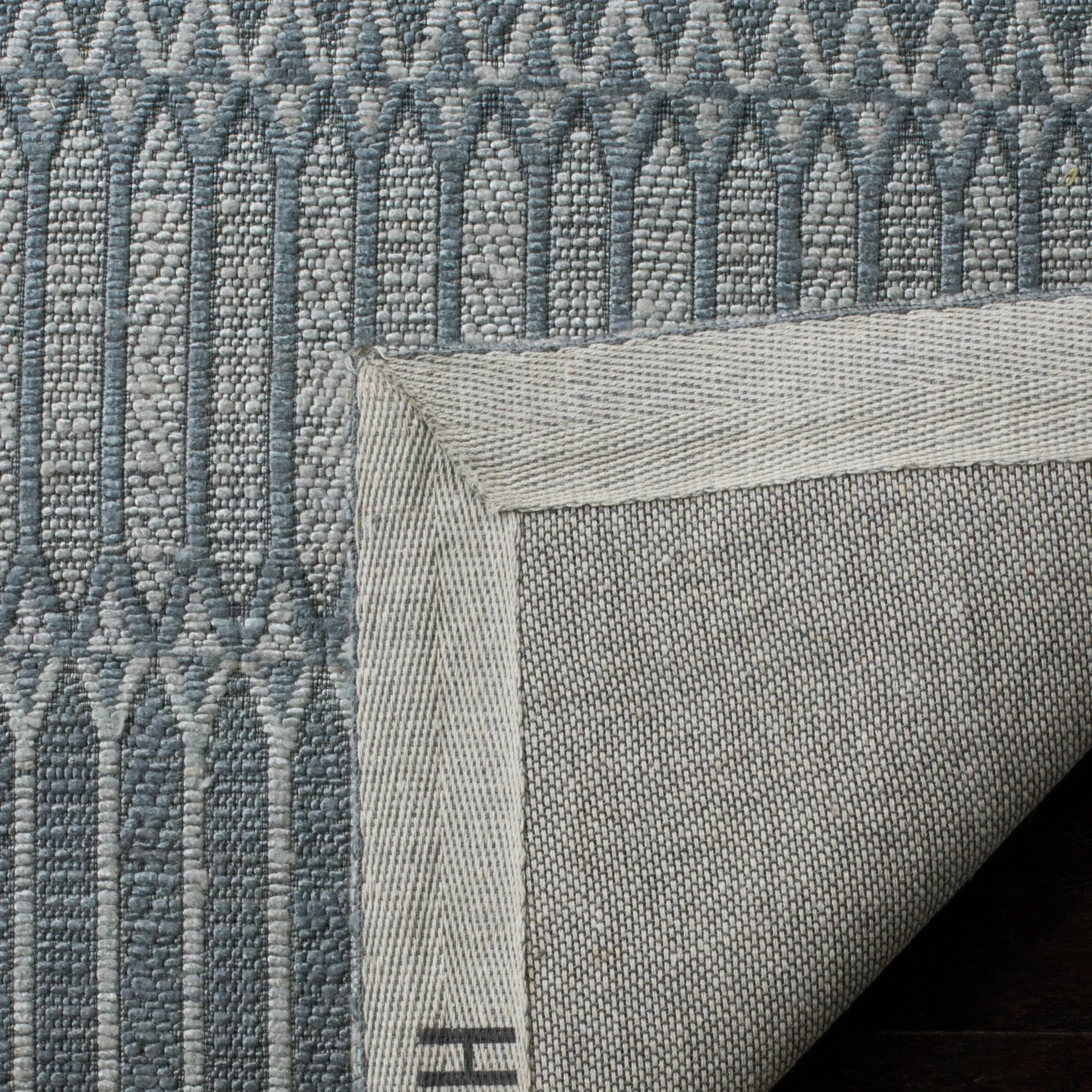 SAFAVIEH Handmade Marbella oranna Modern Viscose Rug