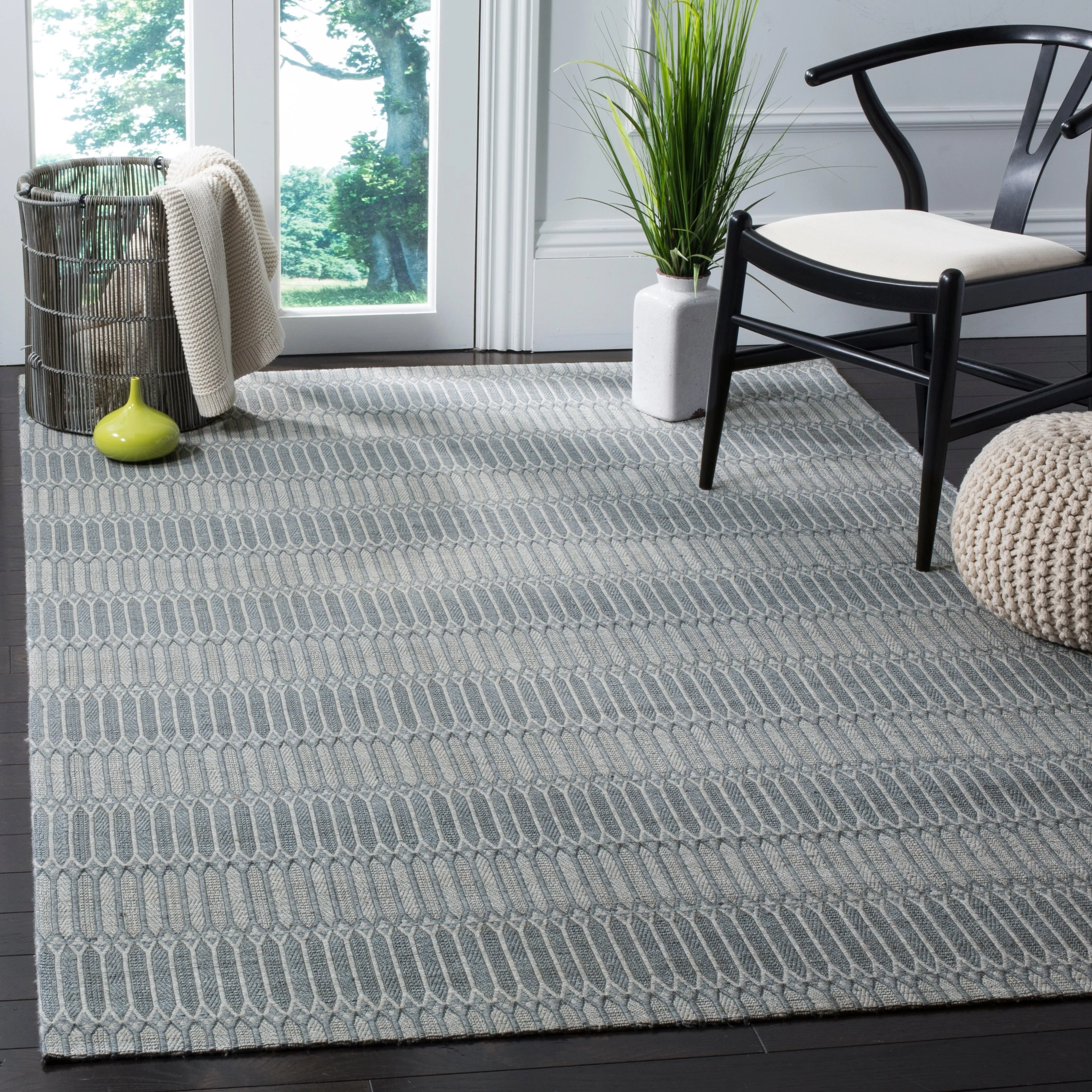 SAFAVIEH Handmade Marbella oranna Modern Viscose Rug