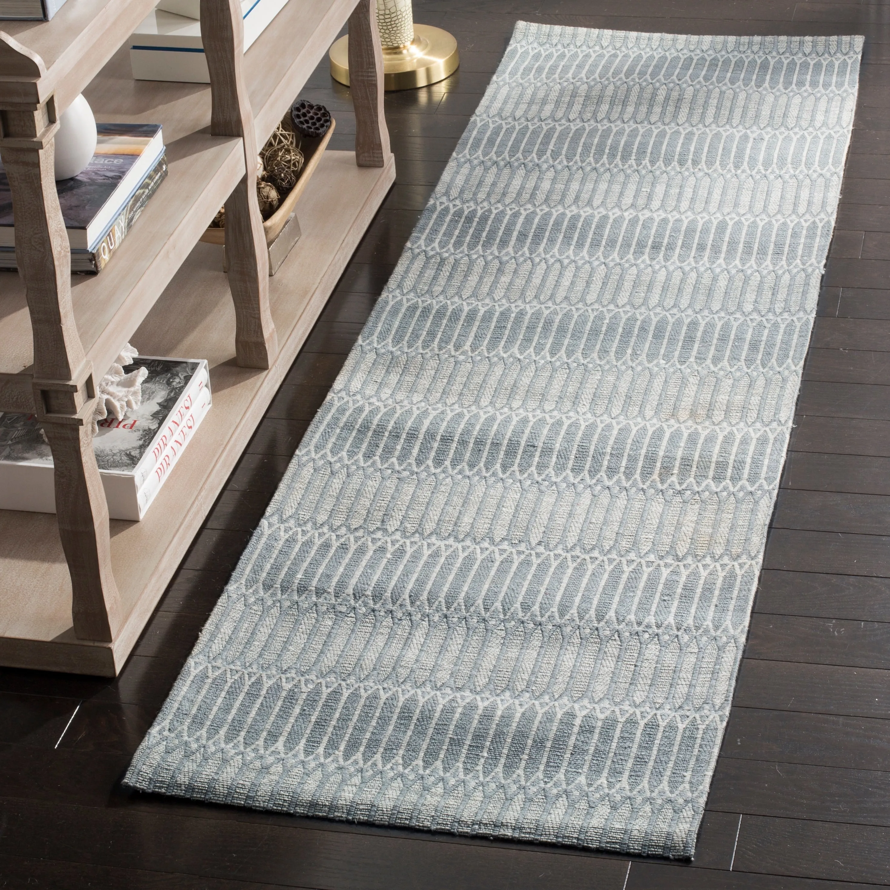 SAFAVIEH Handmade Marbella oranna Modern Viscose Rug