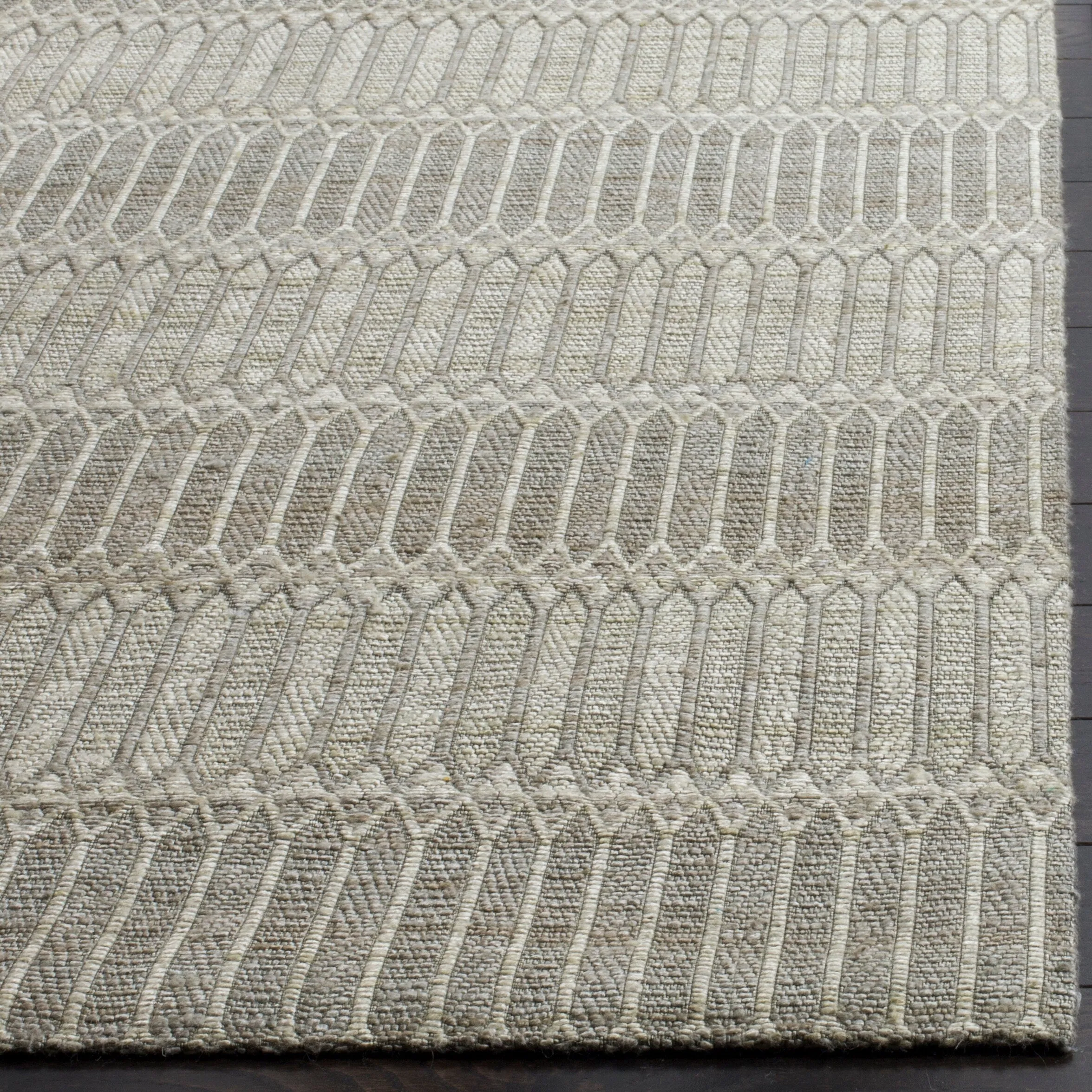 SAFAVIEH Handmade Marbella oranna Modern Viscose Rug