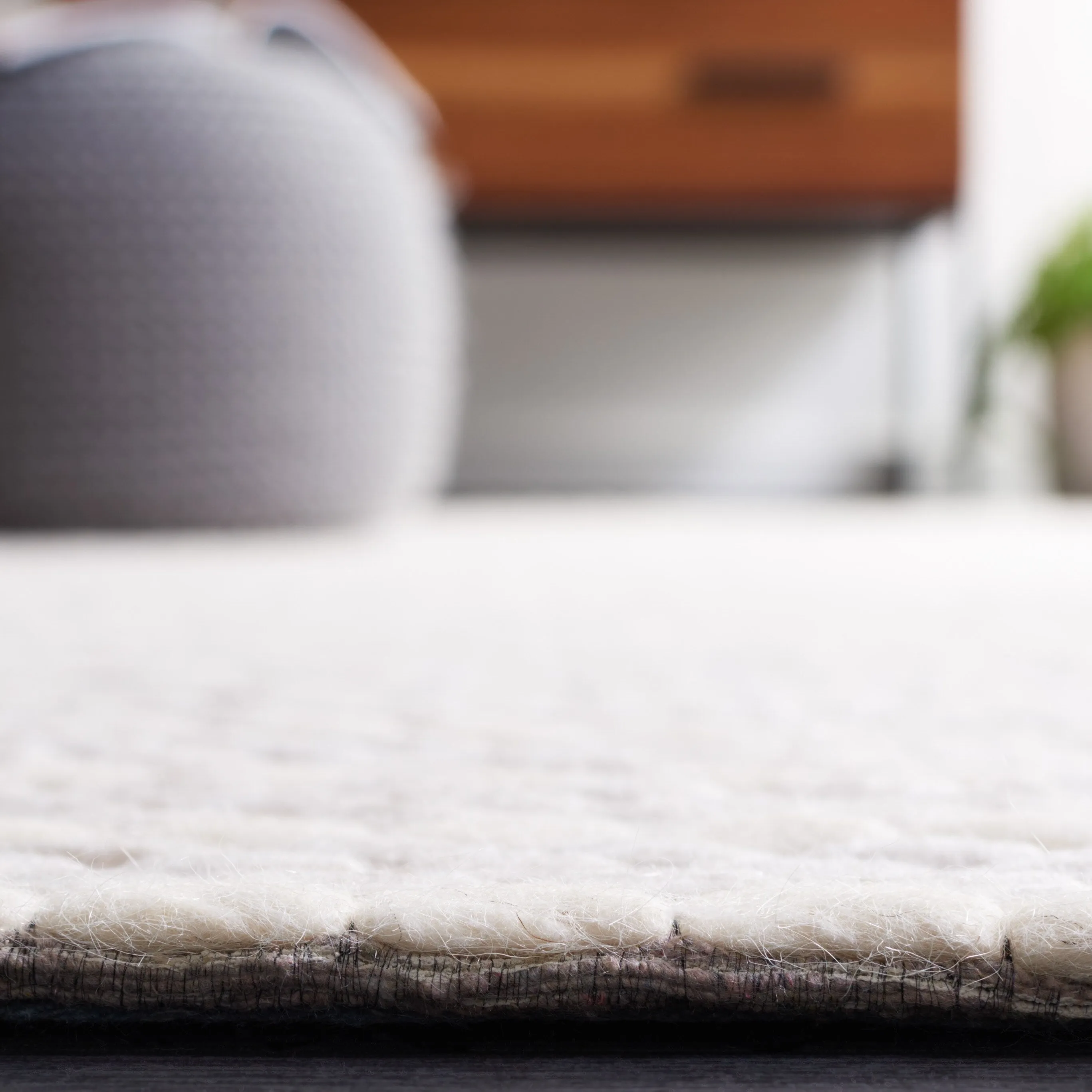SAFAVIEH Handmade Marbella Sabire Modern Wool Rug