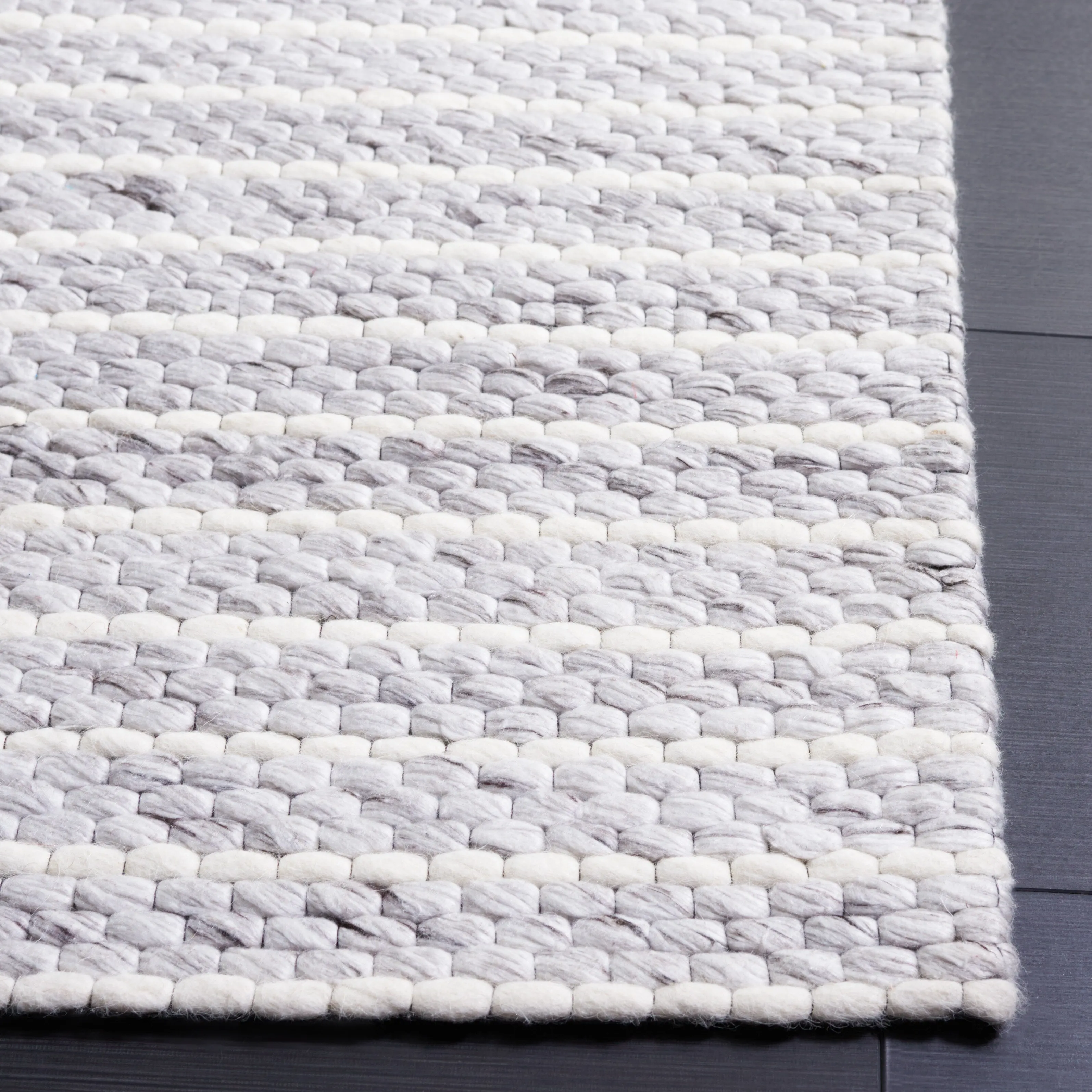 SAFAVIEH Handmade Marbella Sabire Modern Wool Rug