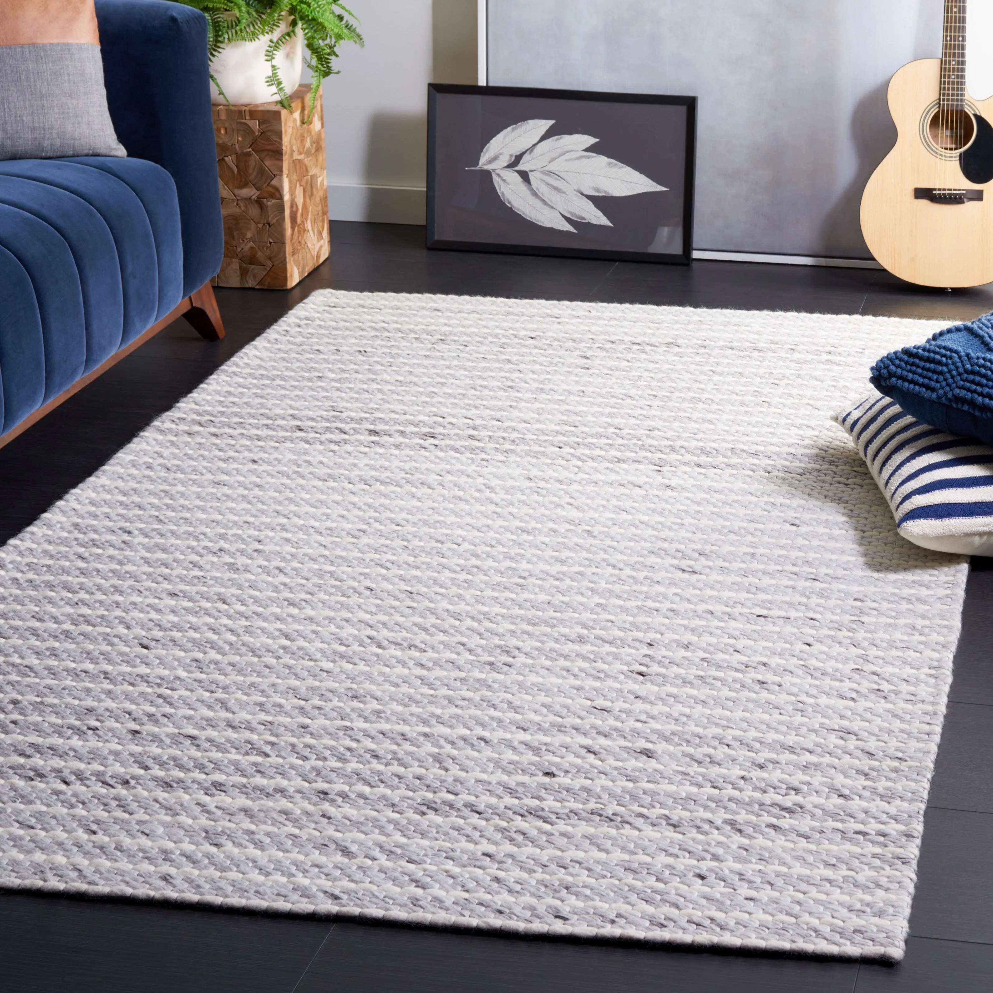SAFAVIEH Handmade Marbella Sabire Modern Wool Rug
