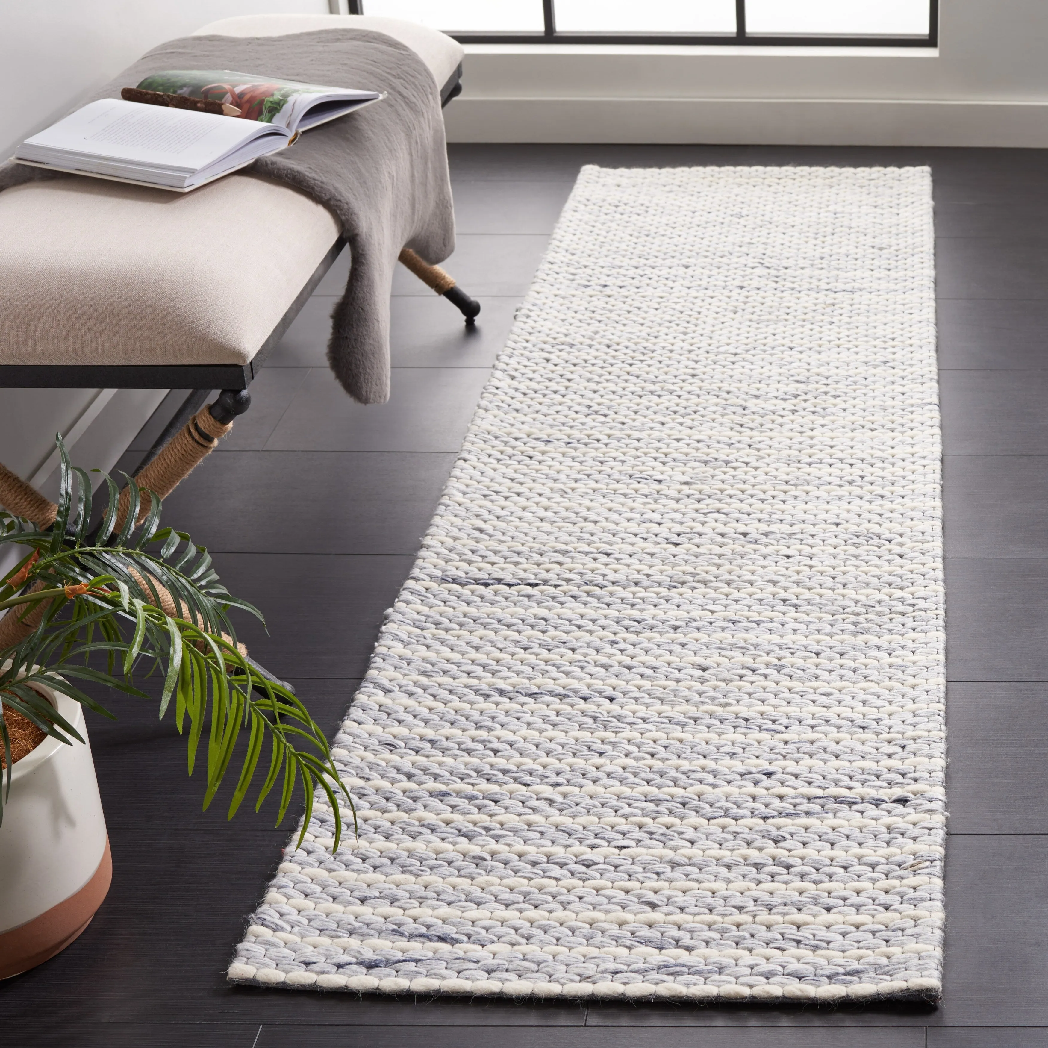 SAFAVIEH Handmade Marbella Sabire Modern Wool Rug